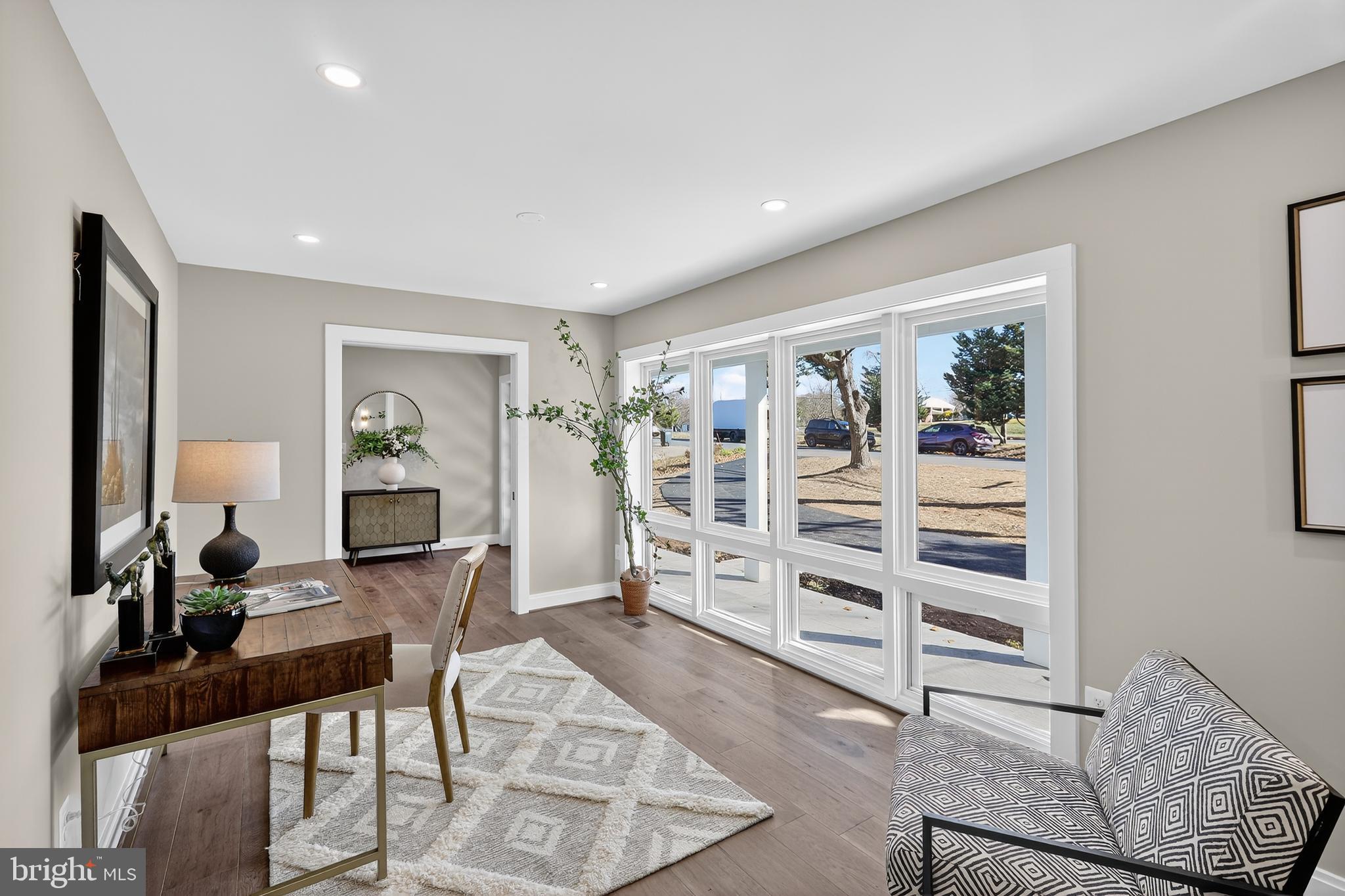 LAKE BARCROFT - Residential