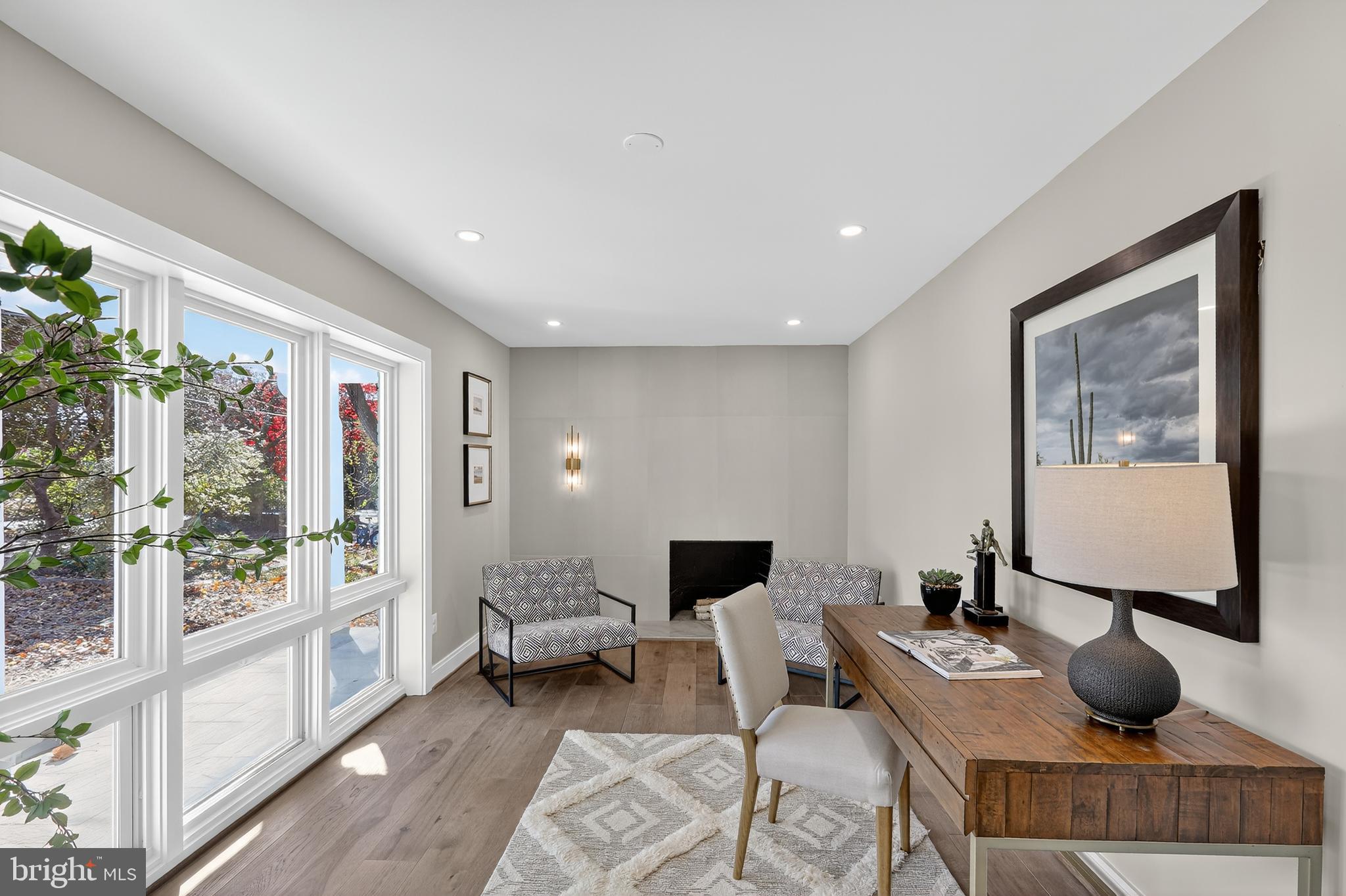 LAKE BARCROFT - Residential