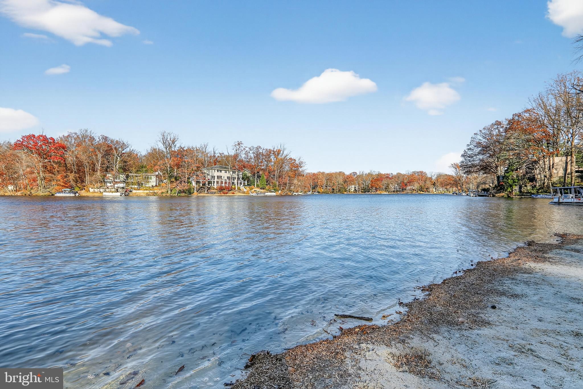 LAKE BARCROFT - Residential