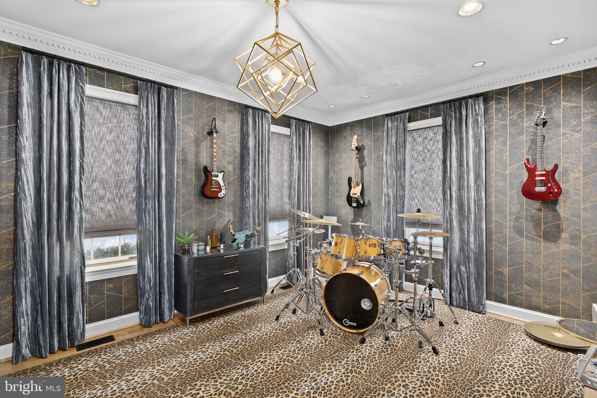 COVENANT COVE - Residential