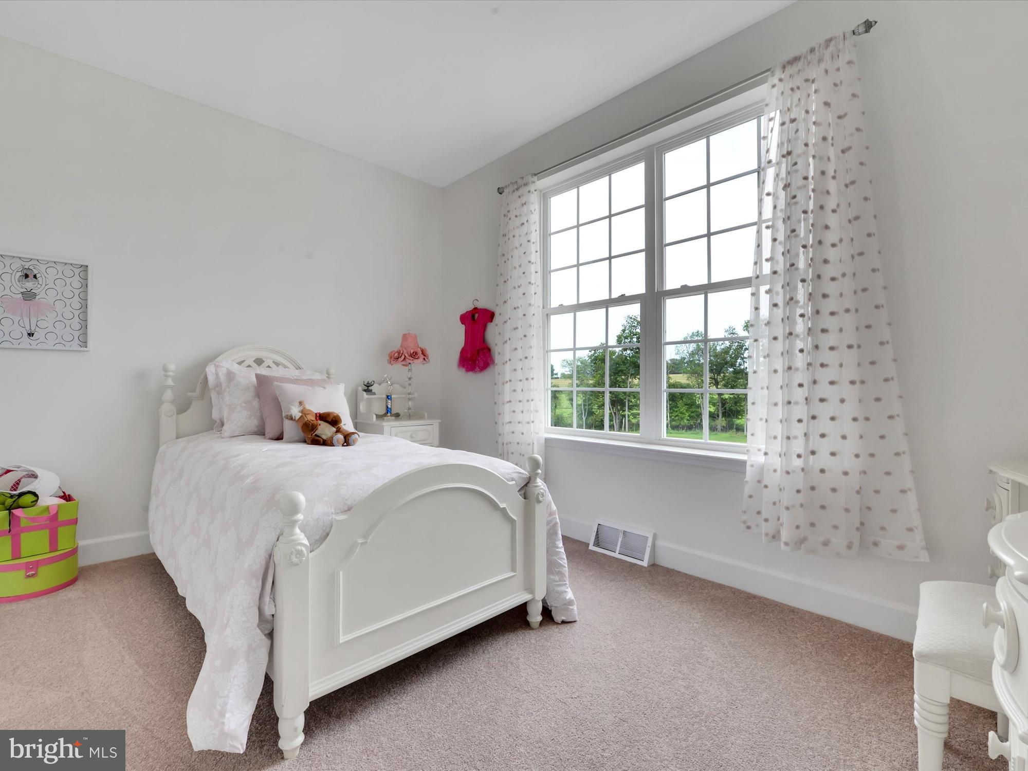 THORNBURY HUNT II - Residential