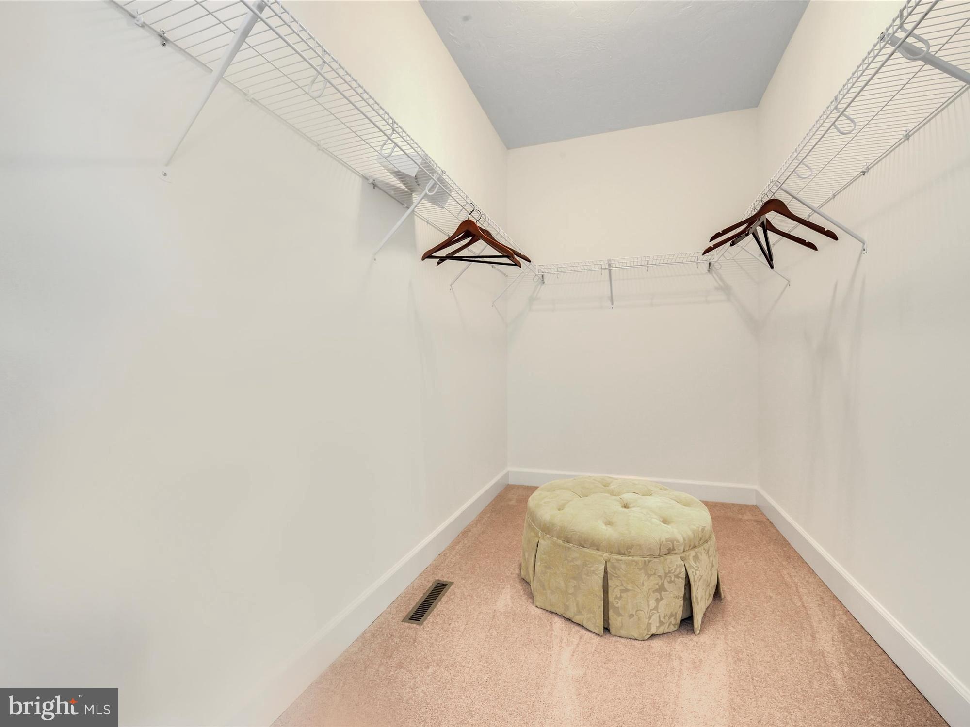 THORNBURY HUNT II - Residential