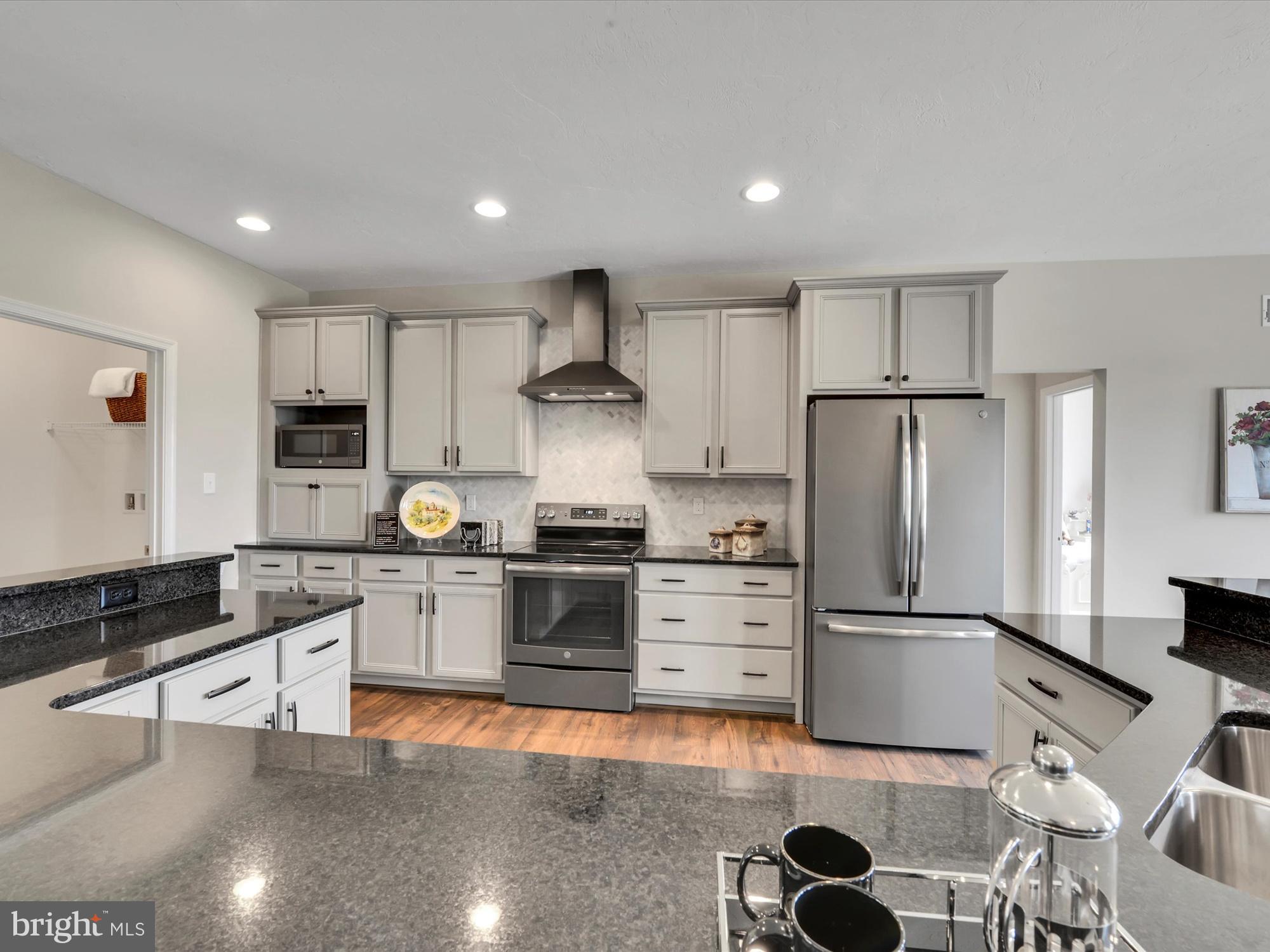 THORNBURY HUNT II - Residential