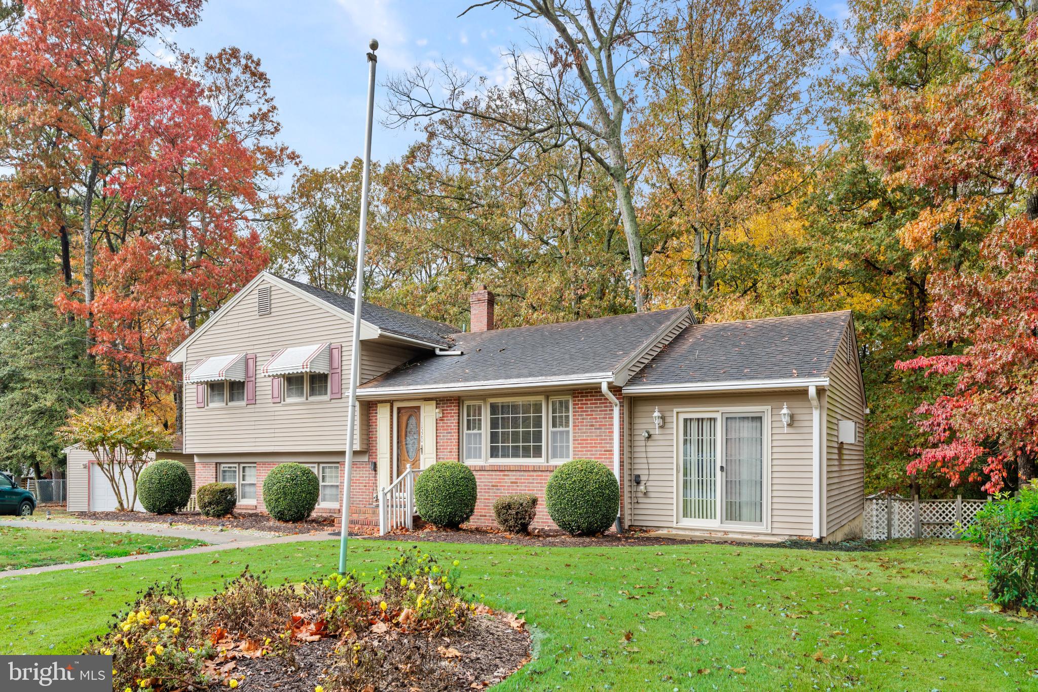 1520 WOODRIDGE DRIVE