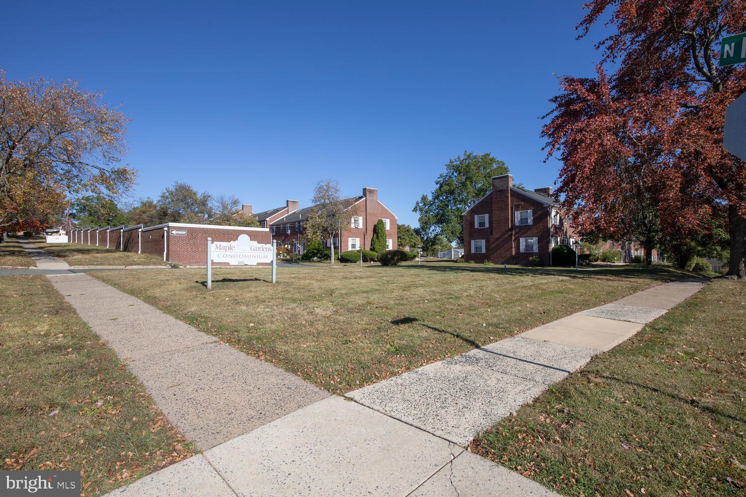 MAPLE GARDENS - Residential