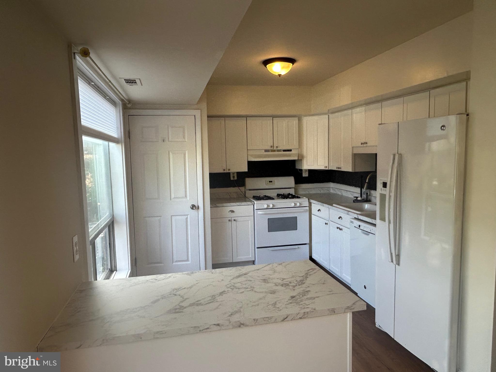 MOSBY WOODS - Residential Lease