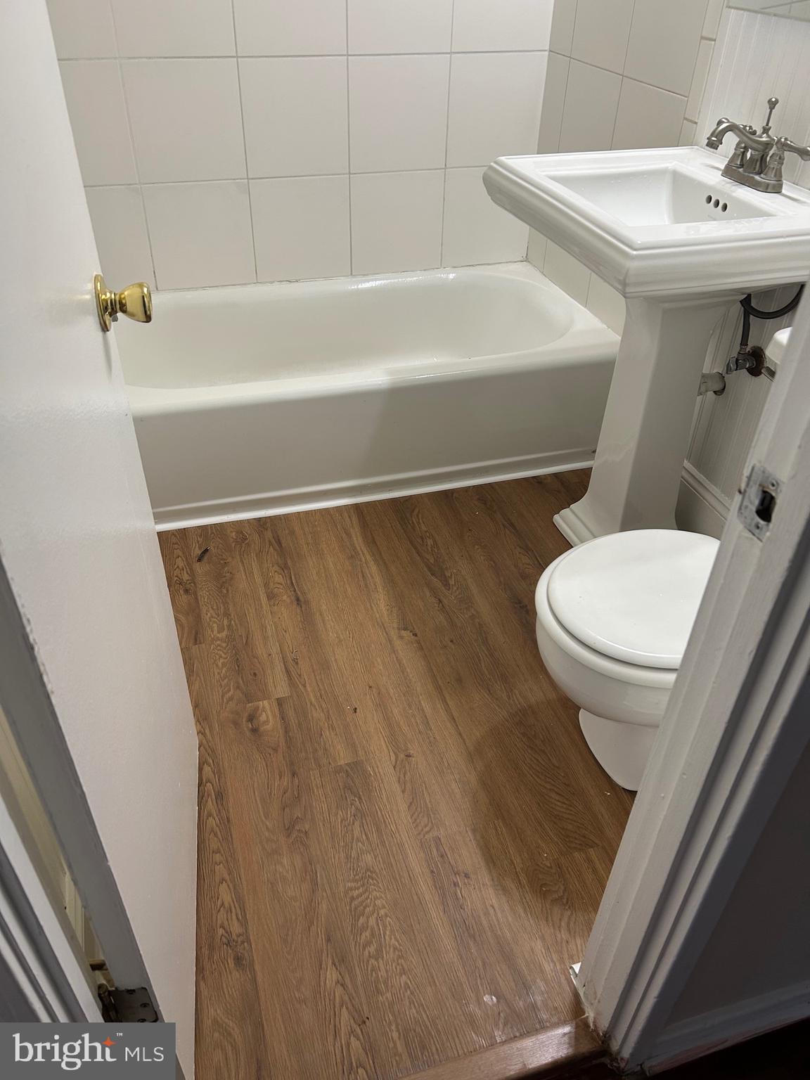 MOSBY WOODS - Residential Lease