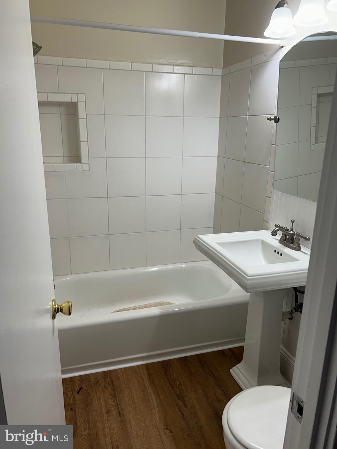 MOSBY WOODS - Residential Lease