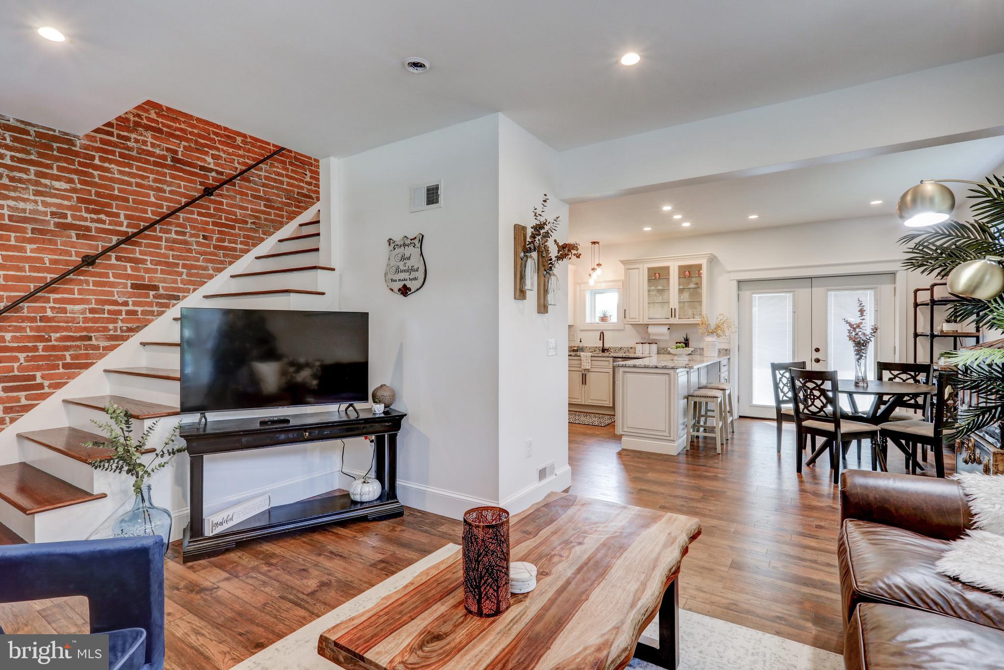 LANCASTER - Residential Lease