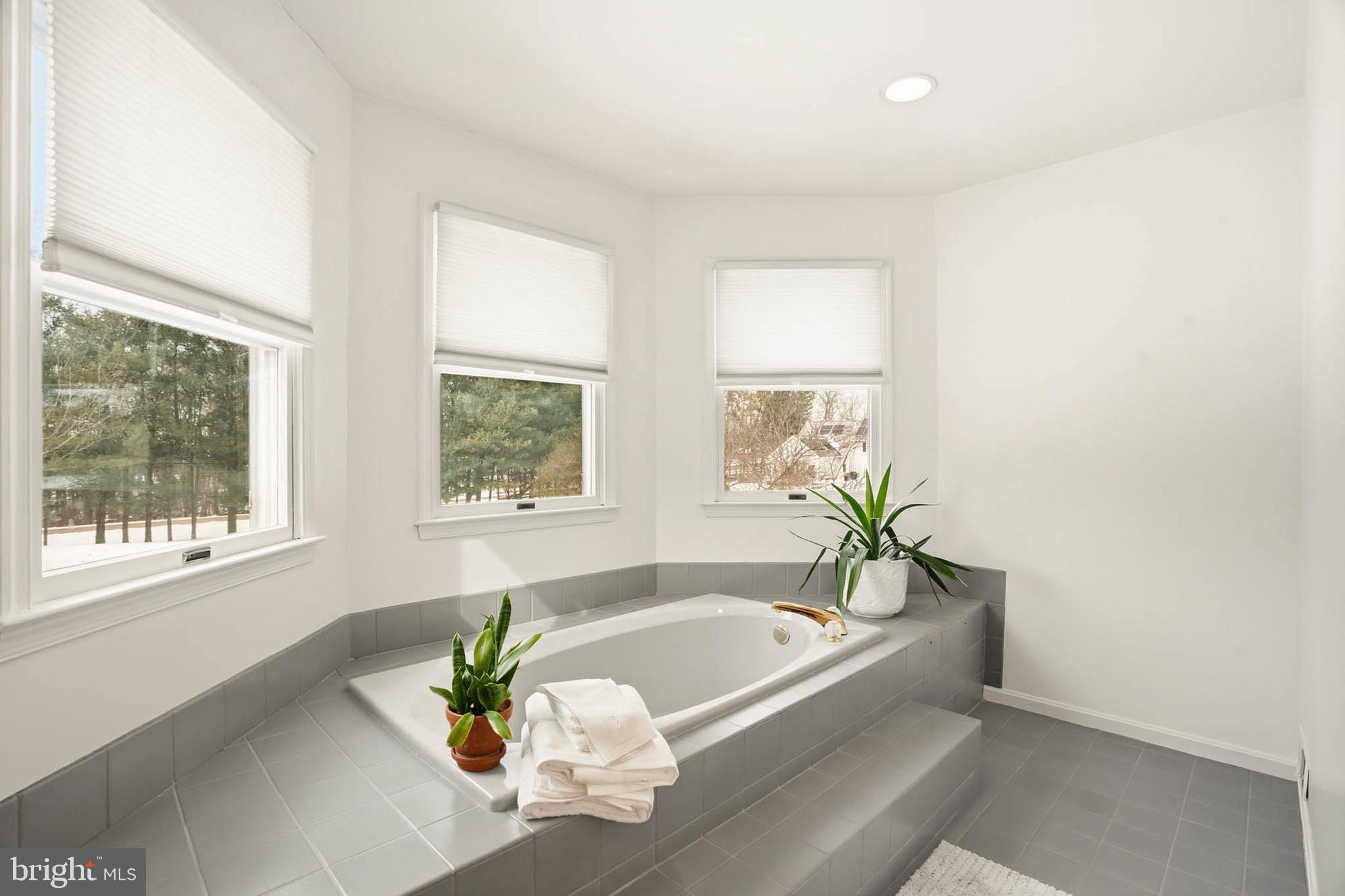 ALLNUTT FARMS ESTATES - Residential