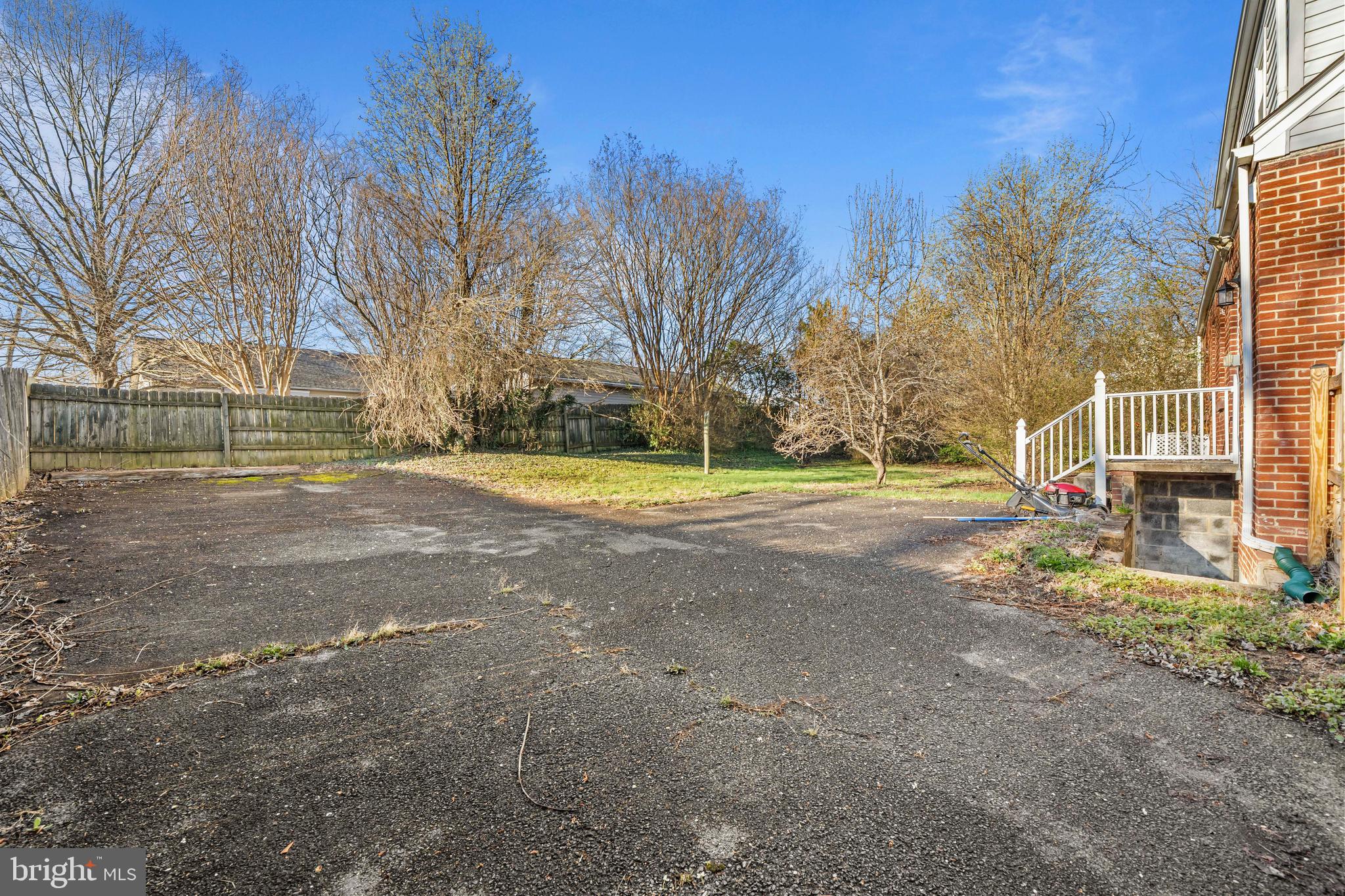 WOOD'S SUB LA PLATA - Residential