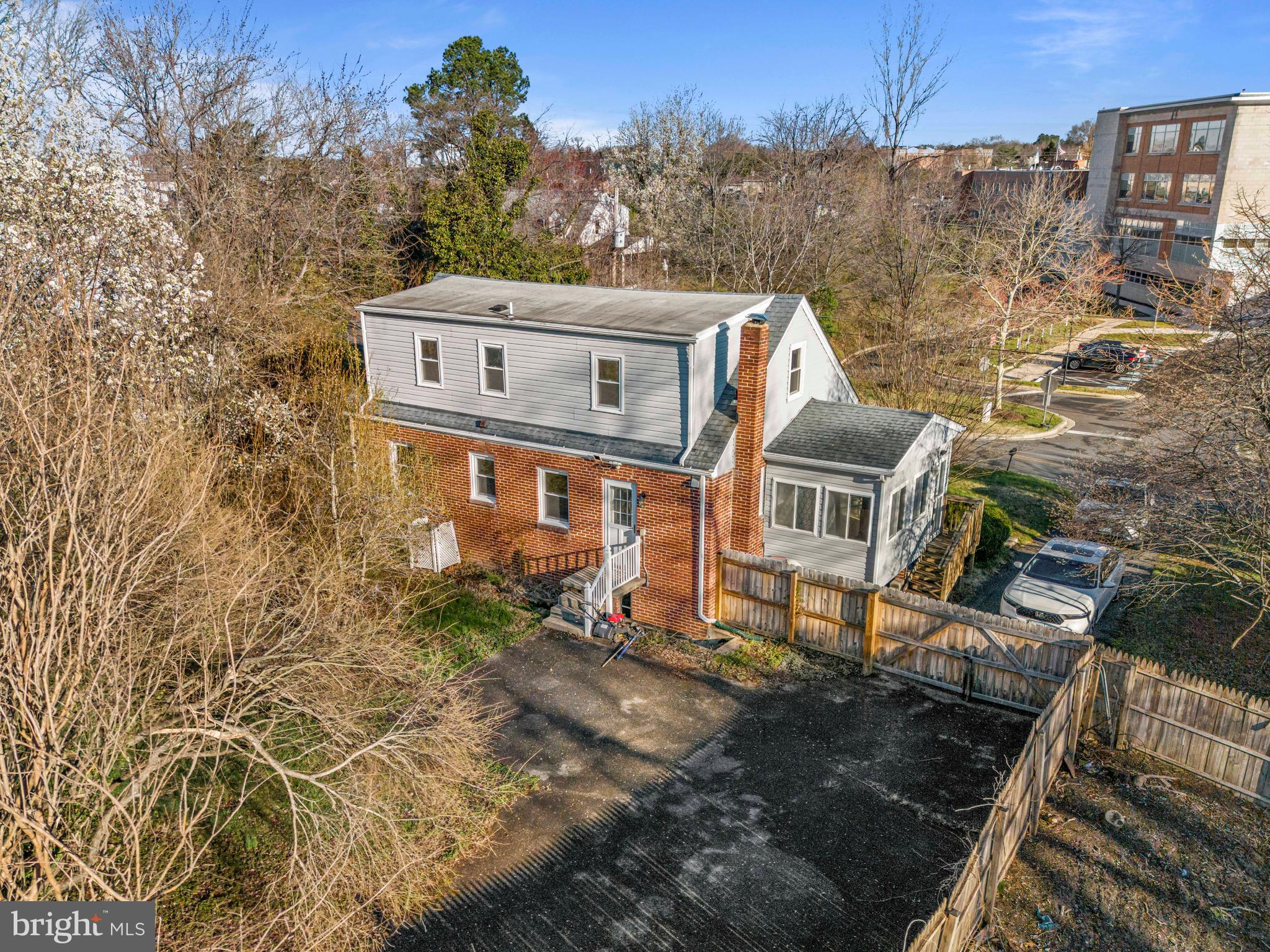 WOOD'S SUB LA PLATA - Residential