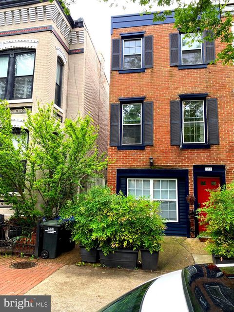 Photo of 339 SE 11th Street SE, WASHINGTON, DC 20003 (MLS # DCDC2244932)