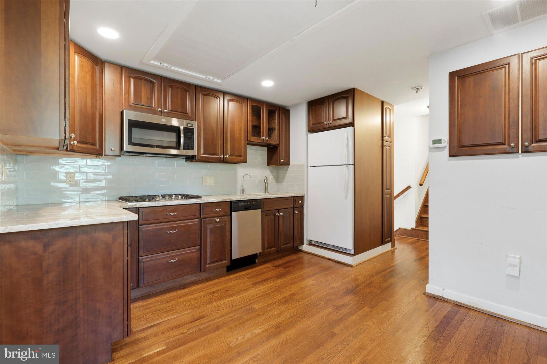 CHESTNUT HILL - Residential