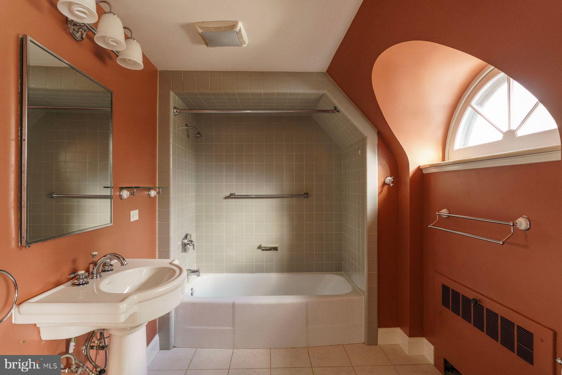 CHESTNUT HILL - Residential