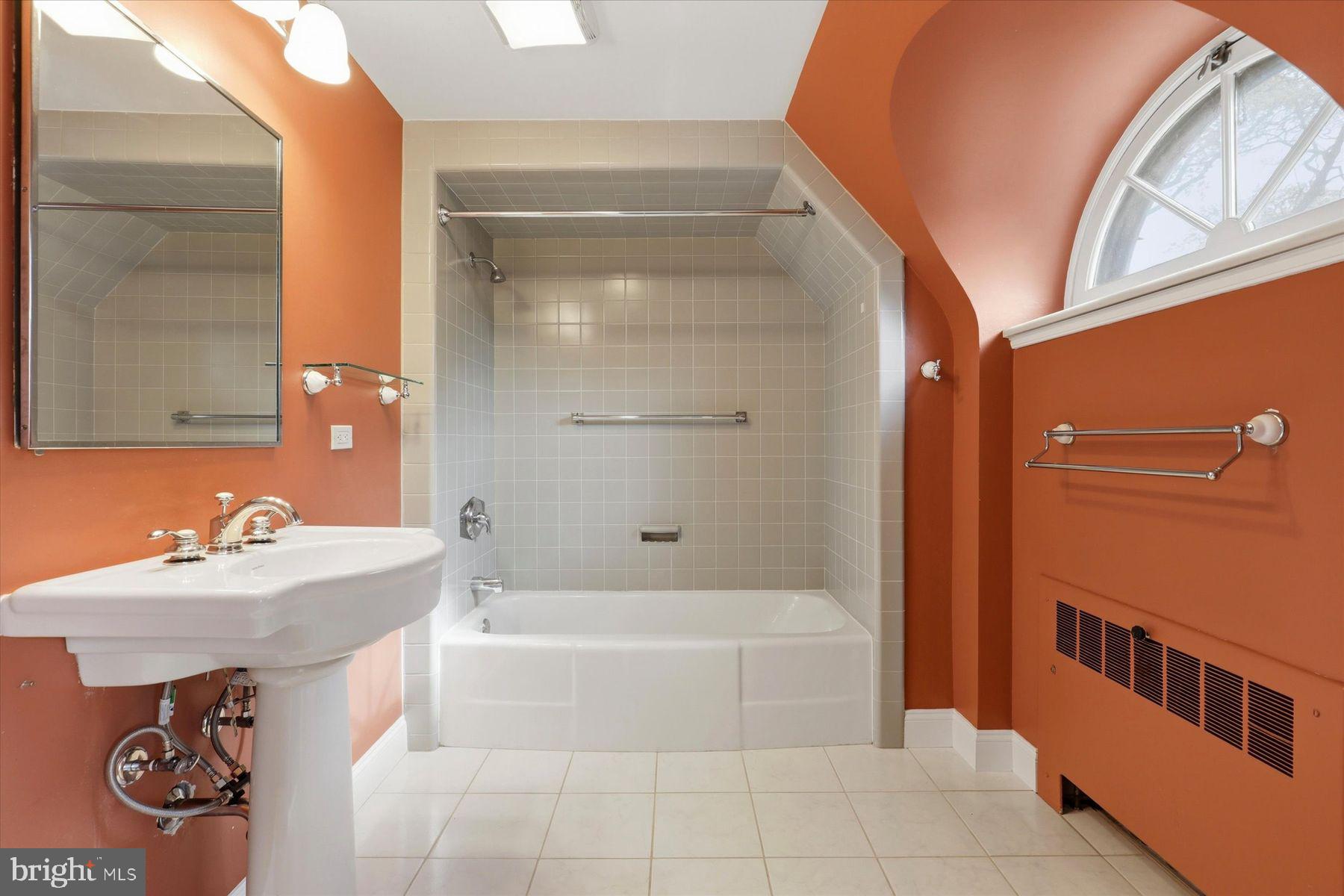 CHESTNUT HILL - Residential