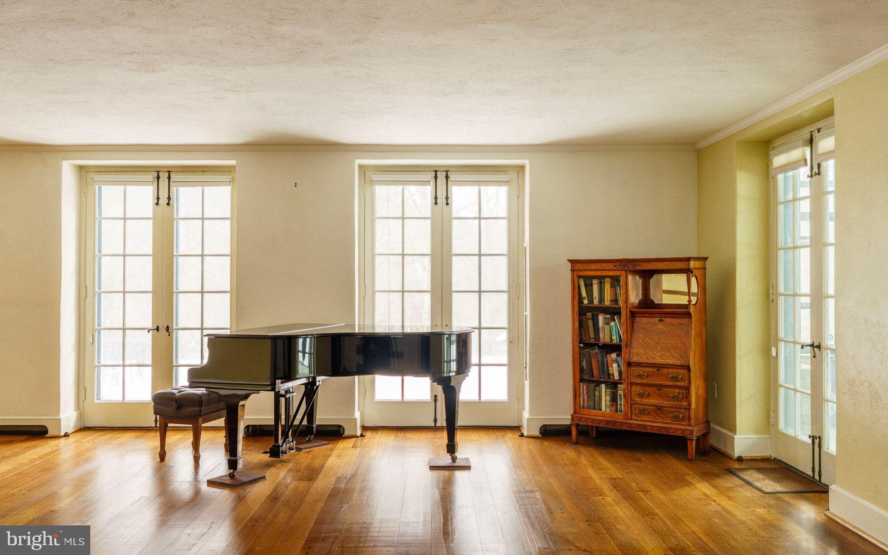 CHESTNUT HILL - Residential