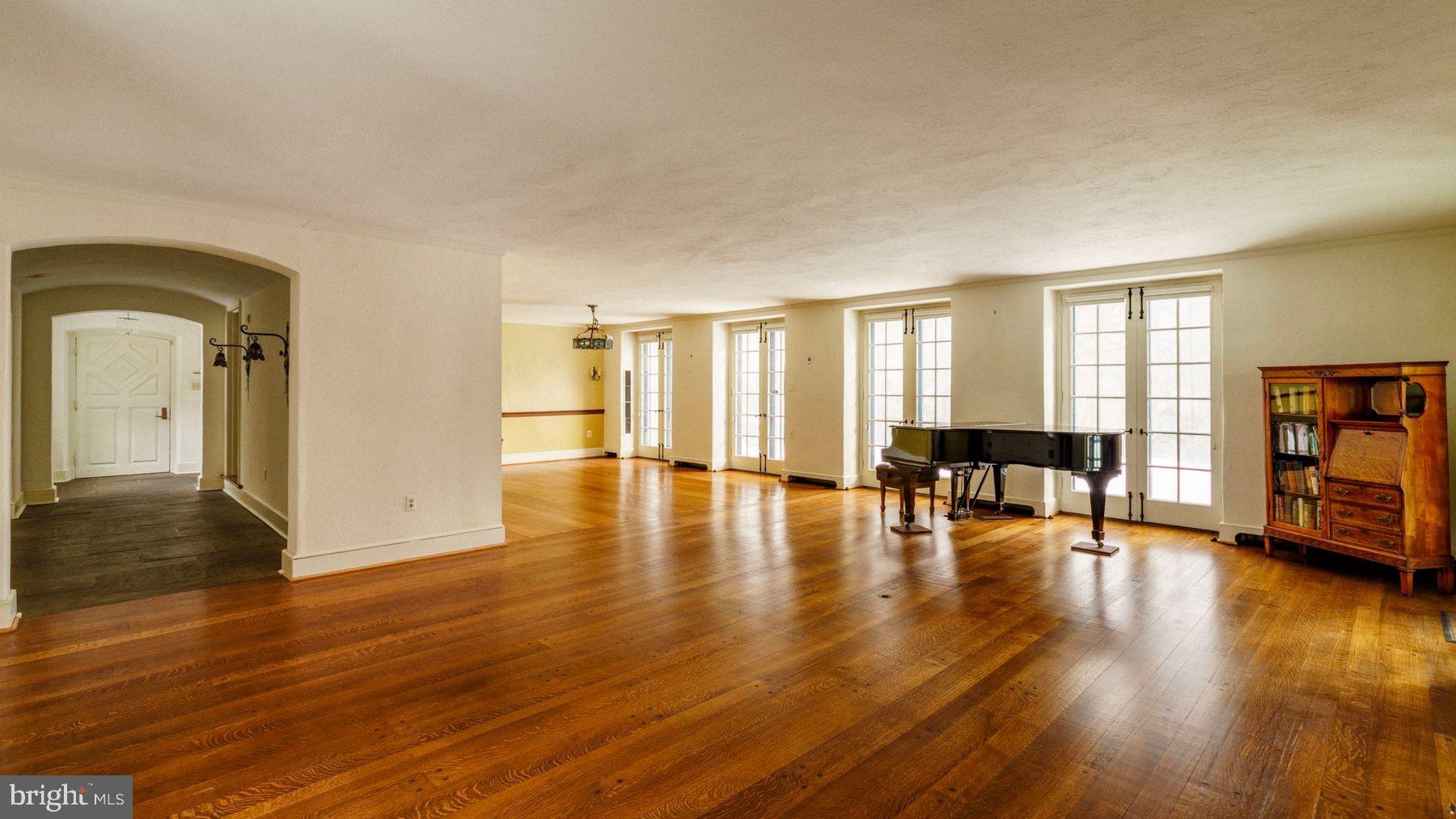 CHESTNUT HILL - Residential