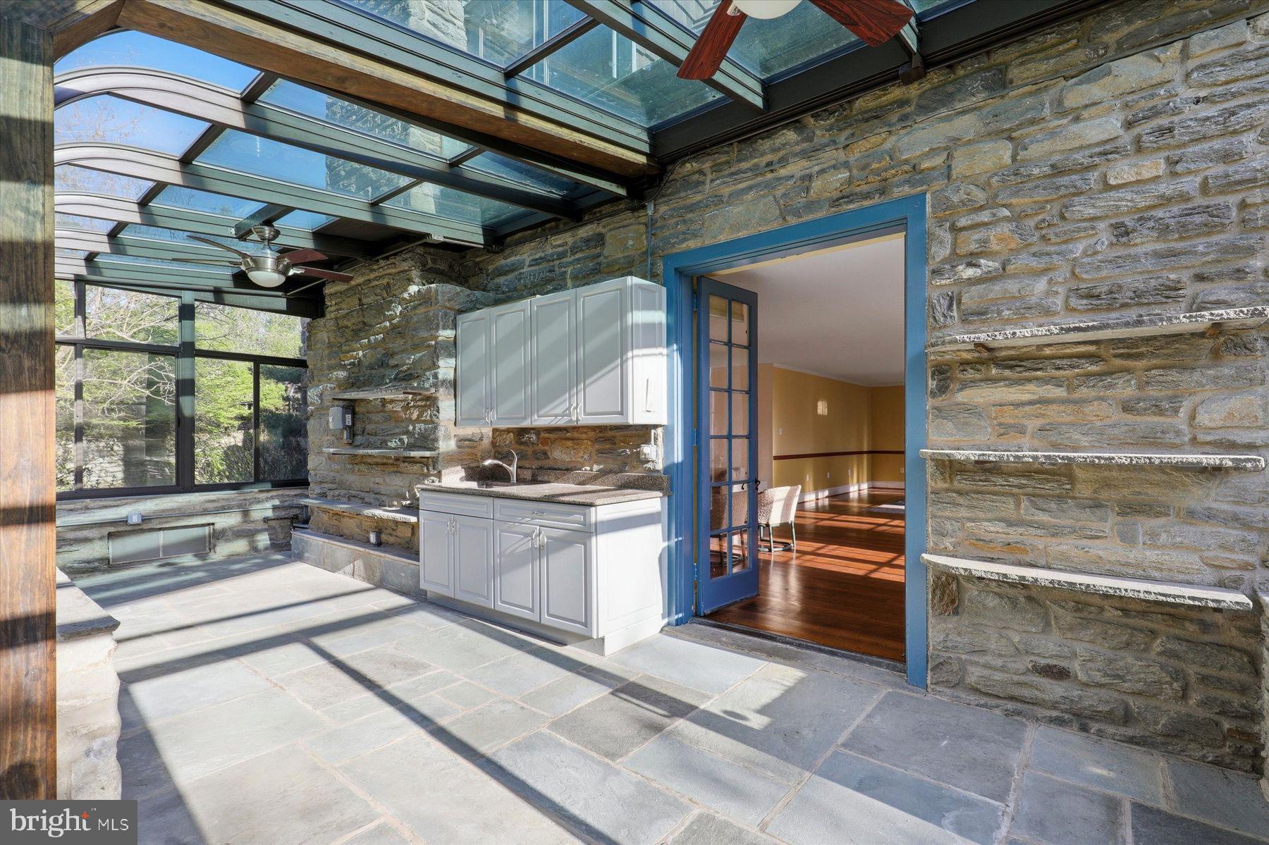 CHESTNUT HILL - Residential