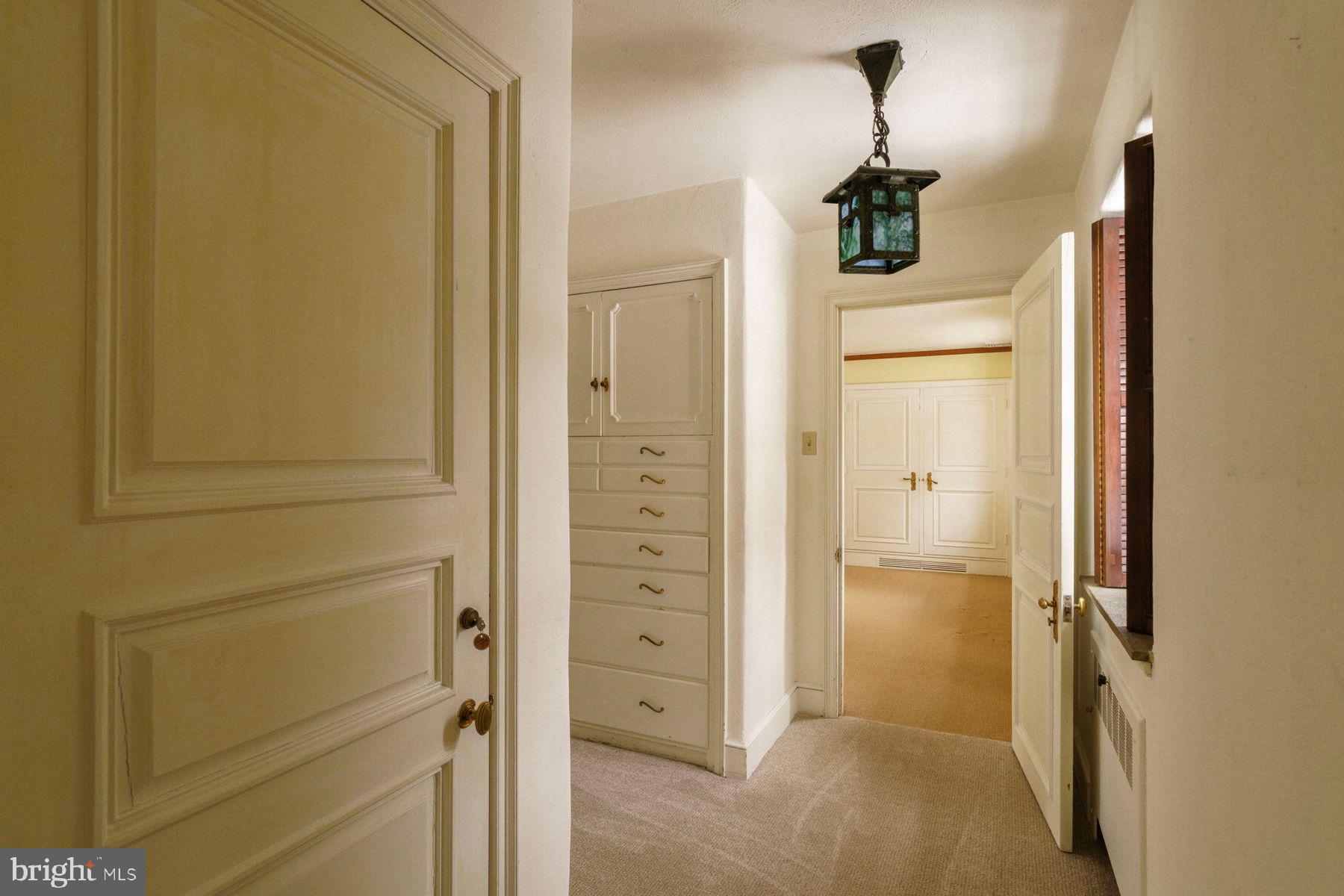 CHESTNUT HILL - Residential