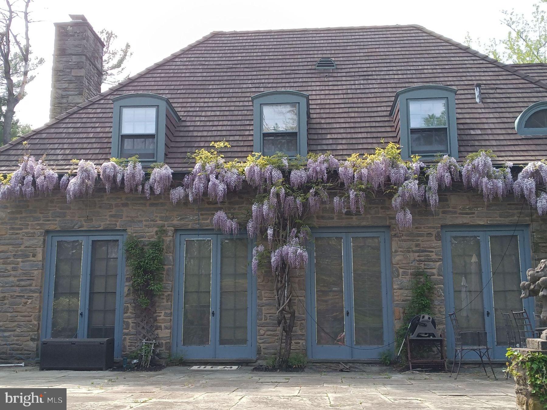 CHESTNUT HILL - Residential