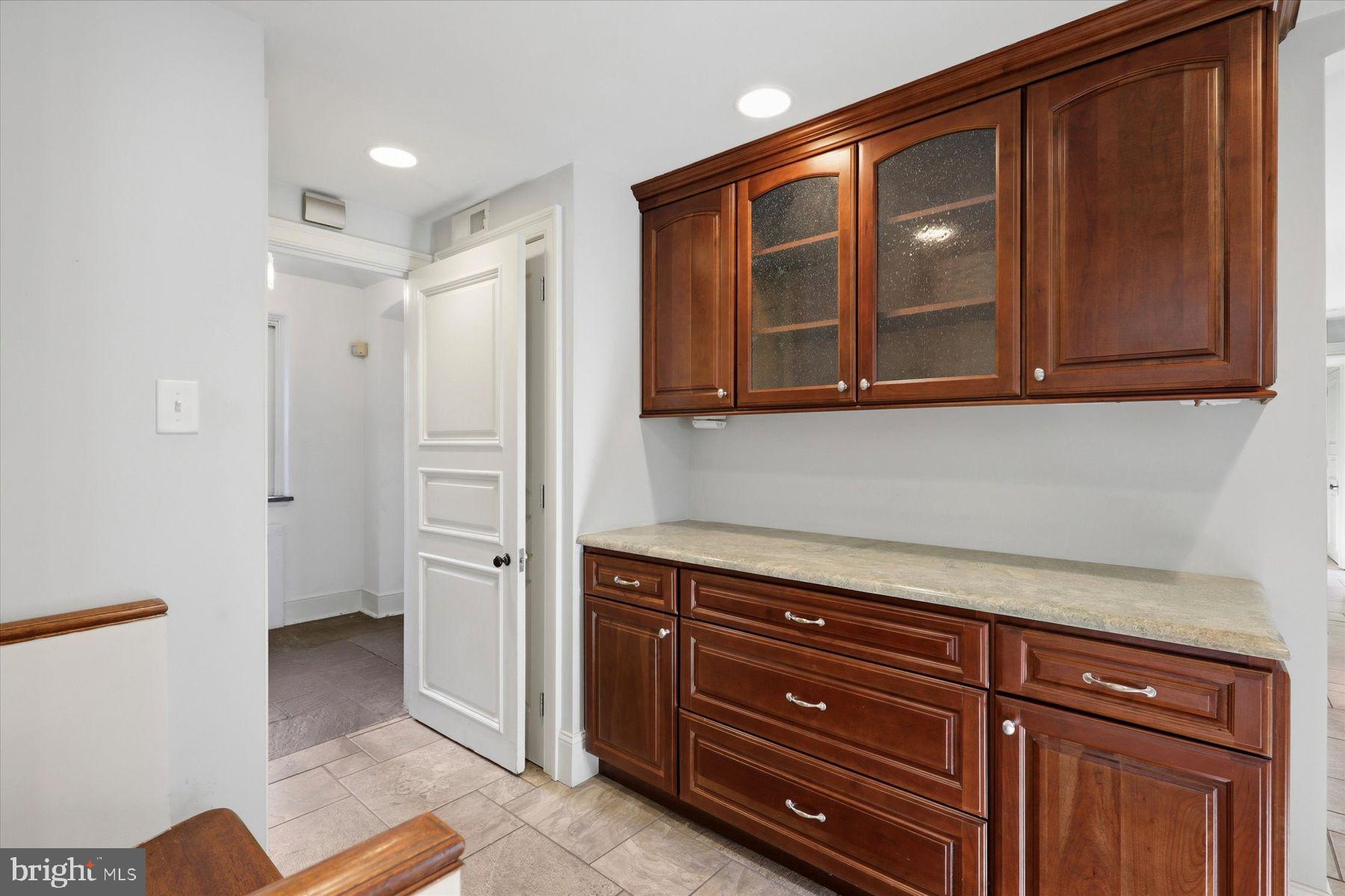 CHESTNUT HILL - Residential