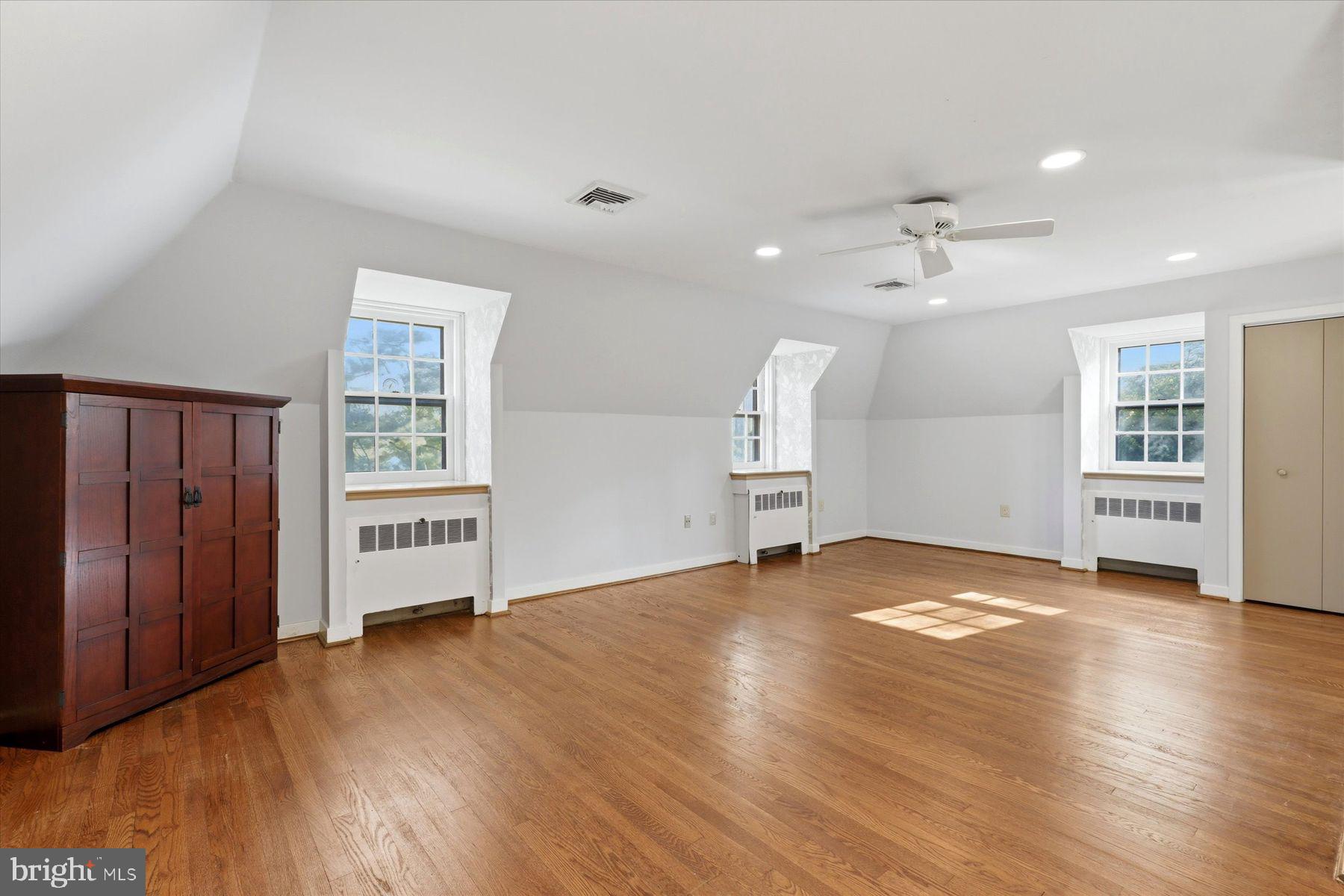 CHESTNUT HILL - Residential