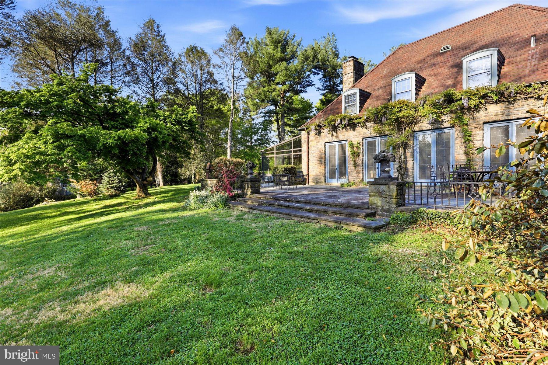 CHESTNUT HILL - Residential