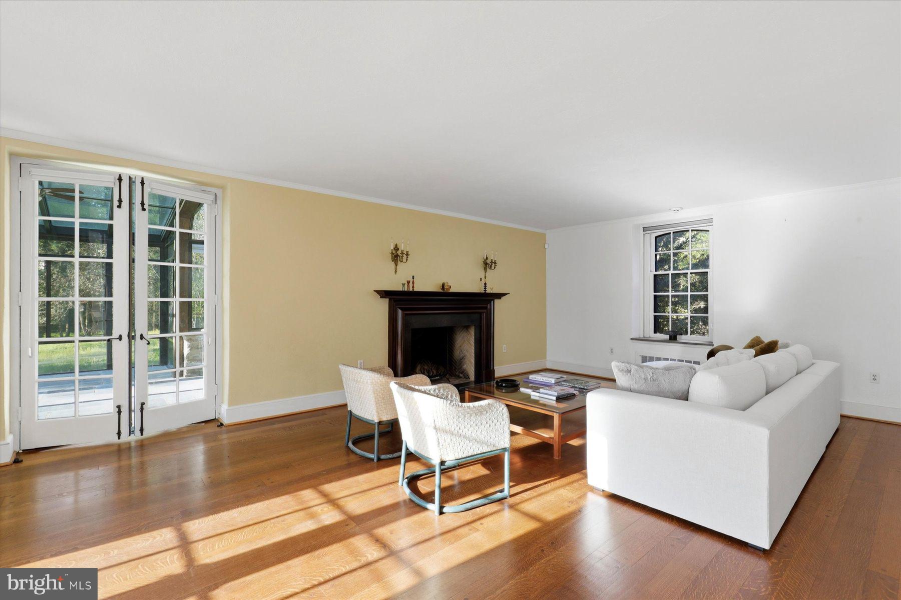 CHESTNUT HILL - Residential