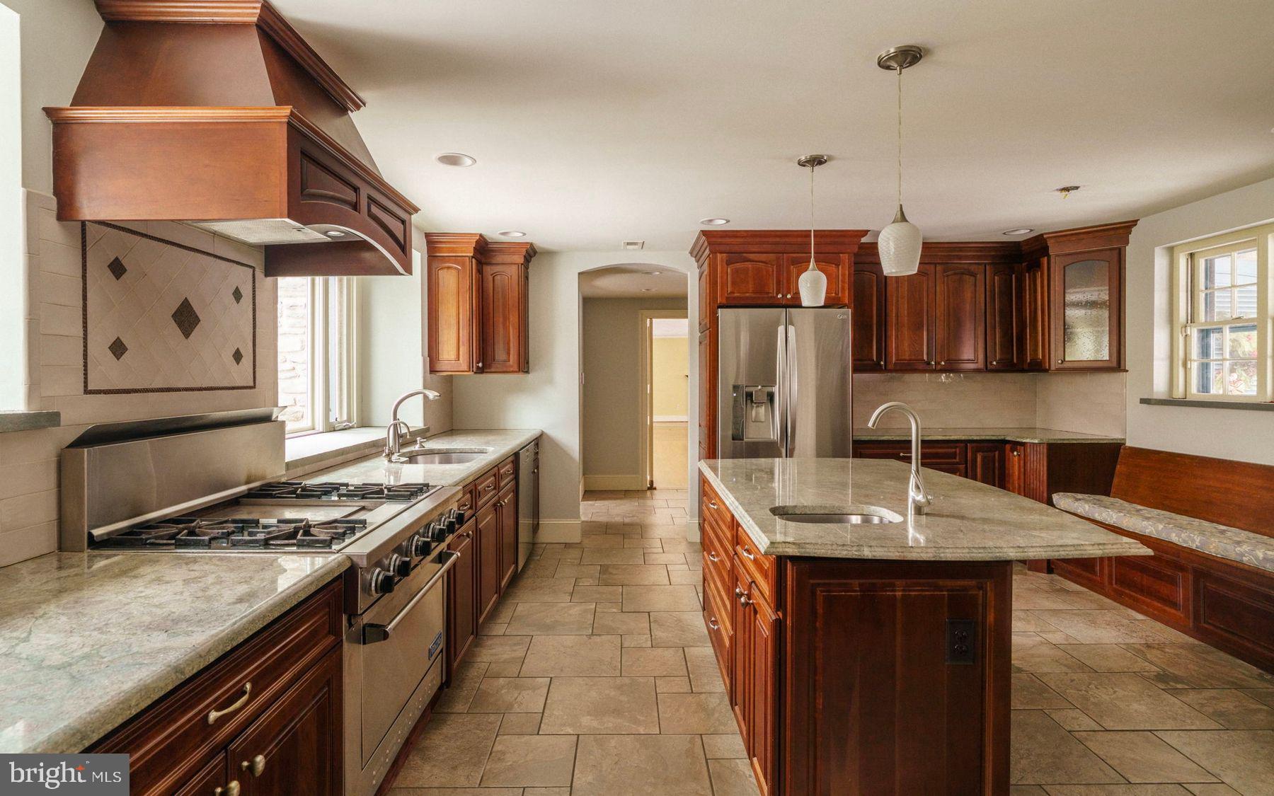 CHESTNUT HILL - Residential