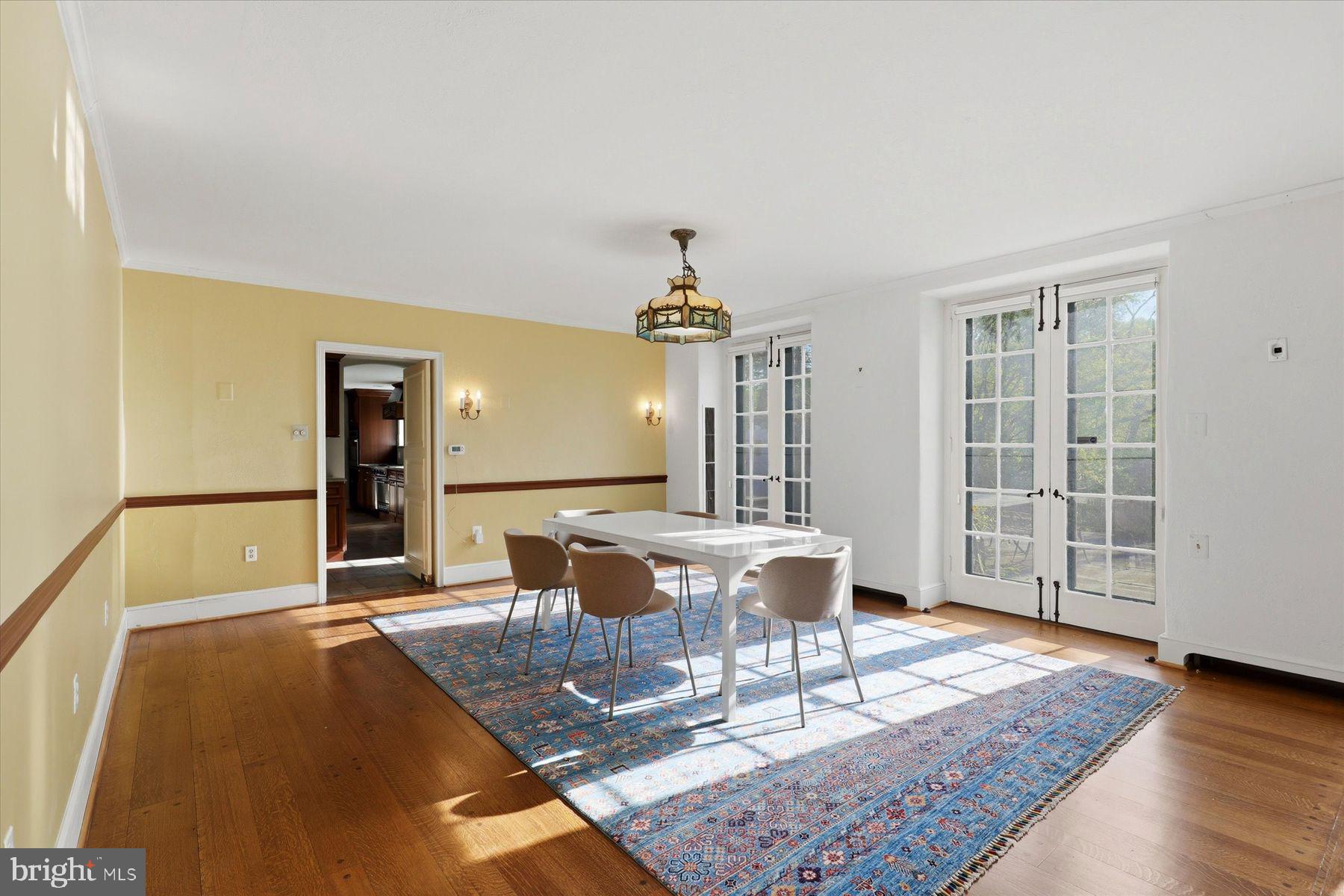 CHESTNUT HILL - Residential