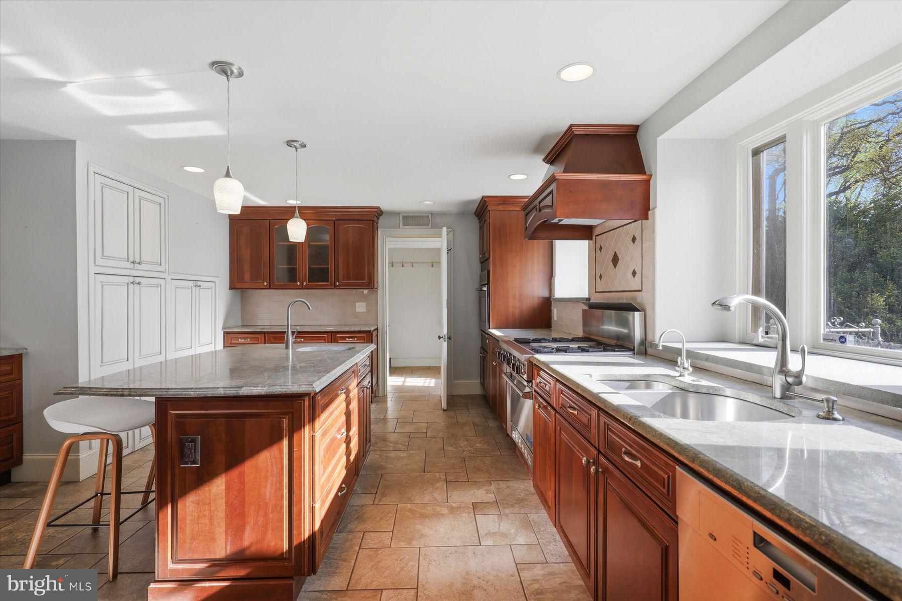 CHESTNUT HILL - Residential