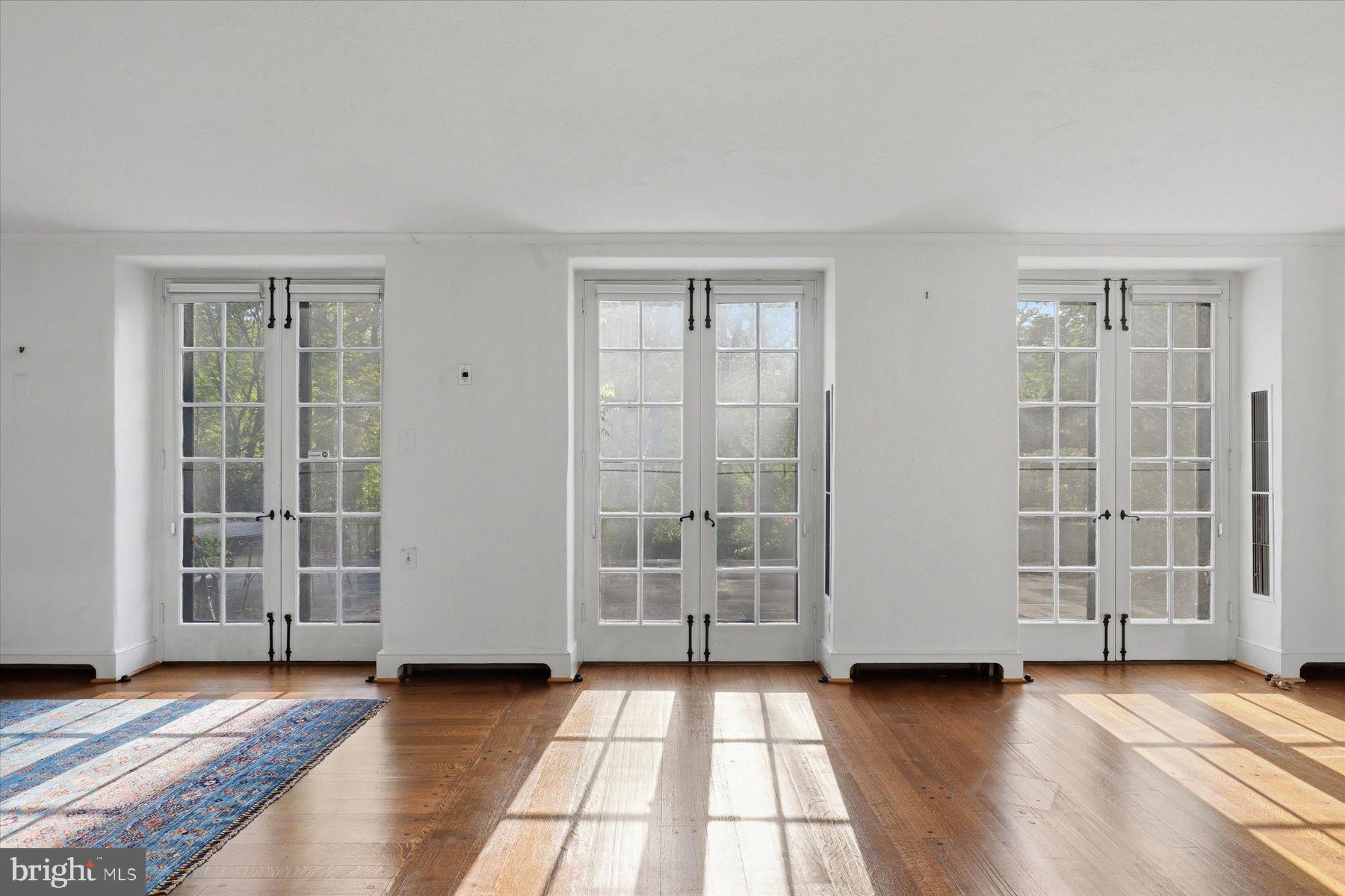 CHESTNUT HILL - Residential