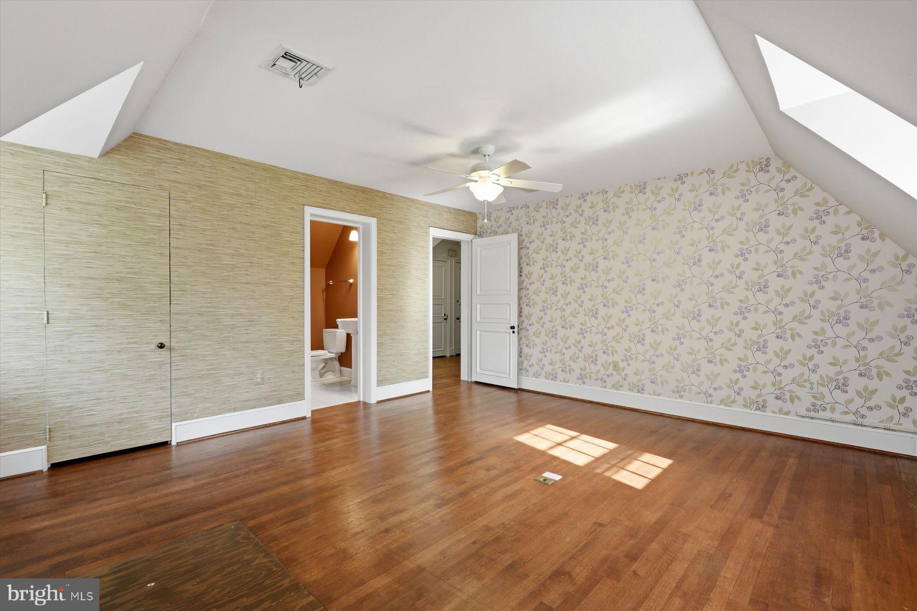 CHESTNUT HILL - Residential