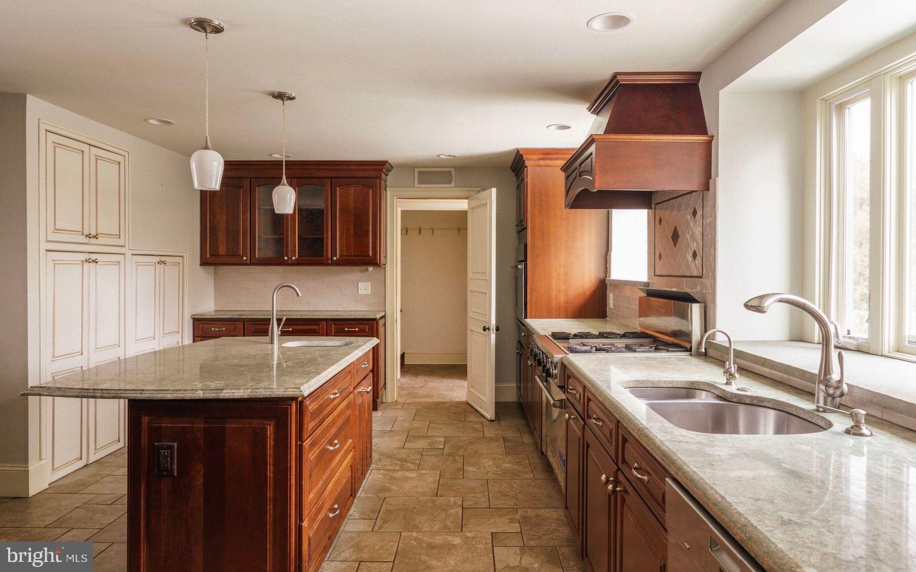 CHESTNUT HILL - Residential