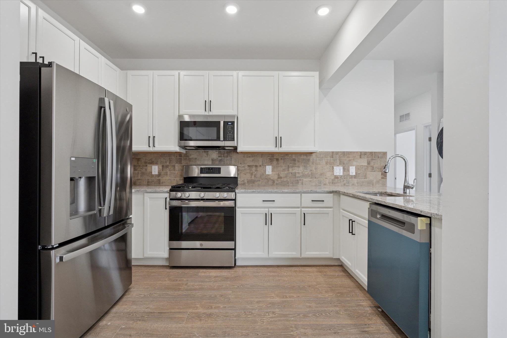 RADCLIFFE COURT - Residential