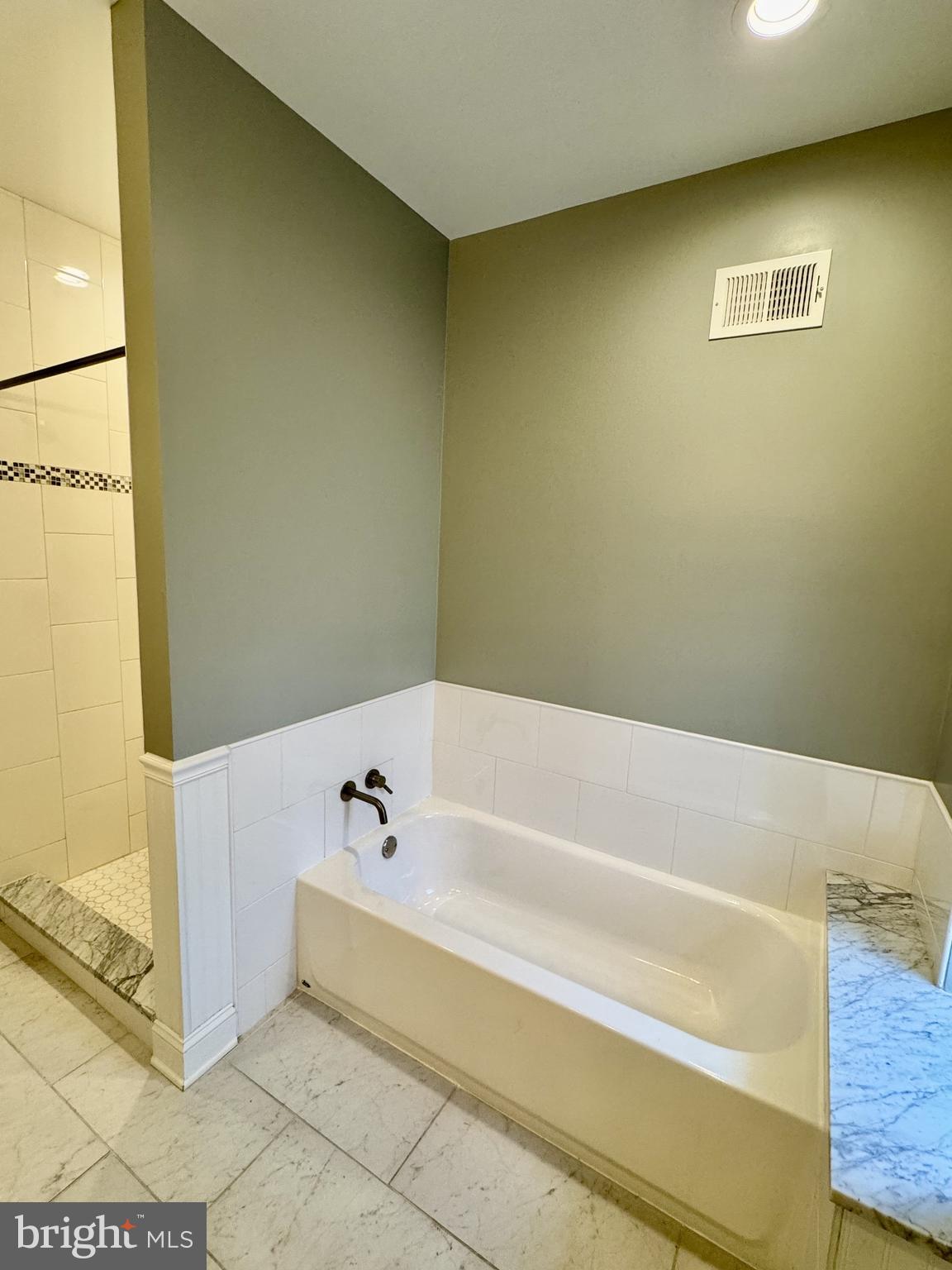 POINT BREEZE - Residential Lease