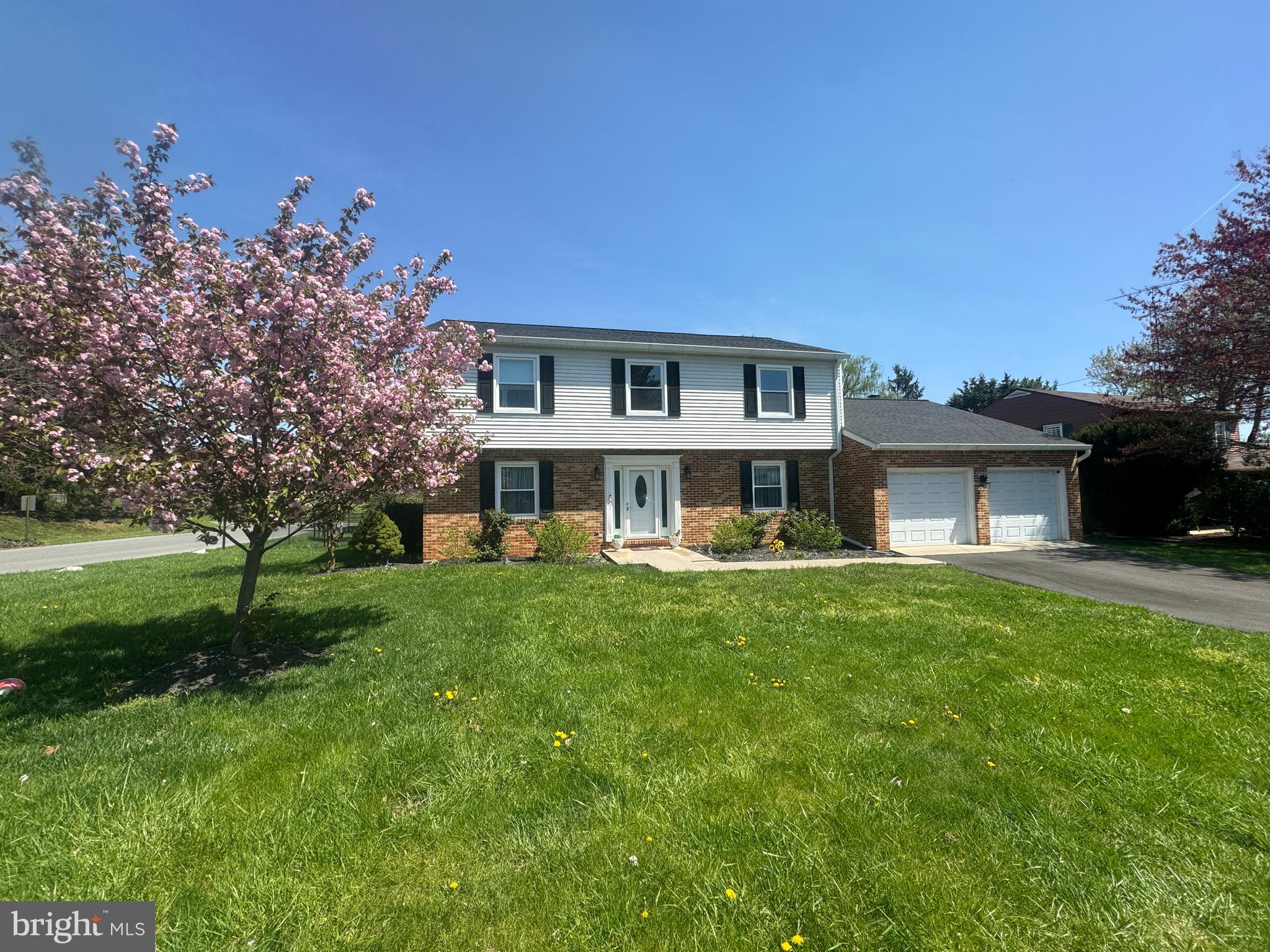 BRIARWOOD - Residential Lease