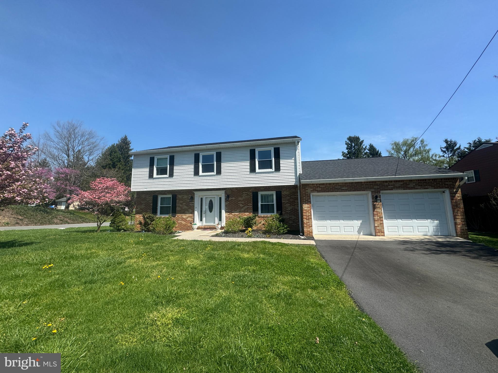 BRIARWOOD - Residential Lease