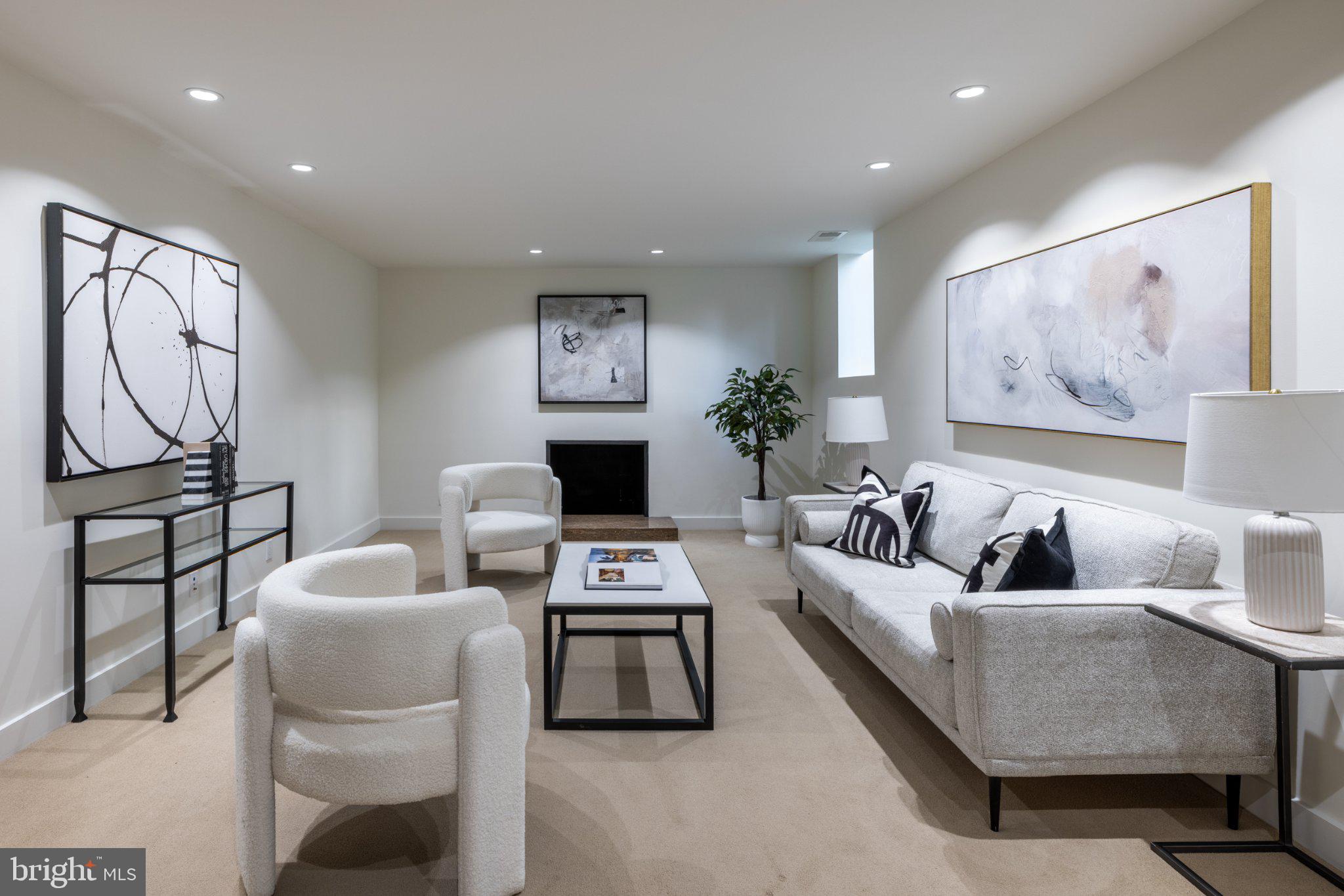BANNOCKBURN ESTATES - Residential