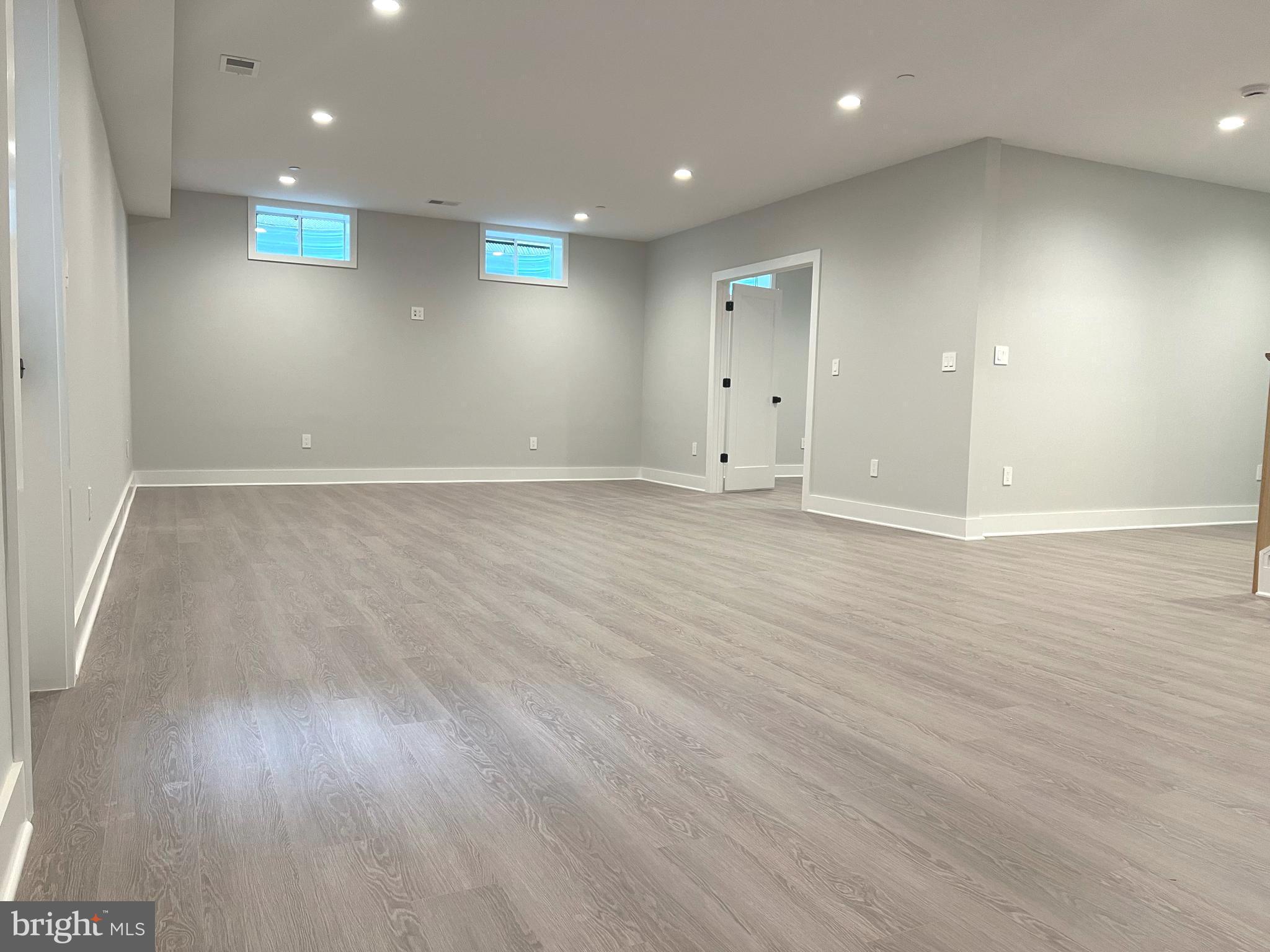 OAKLAND TERRACE - Residential