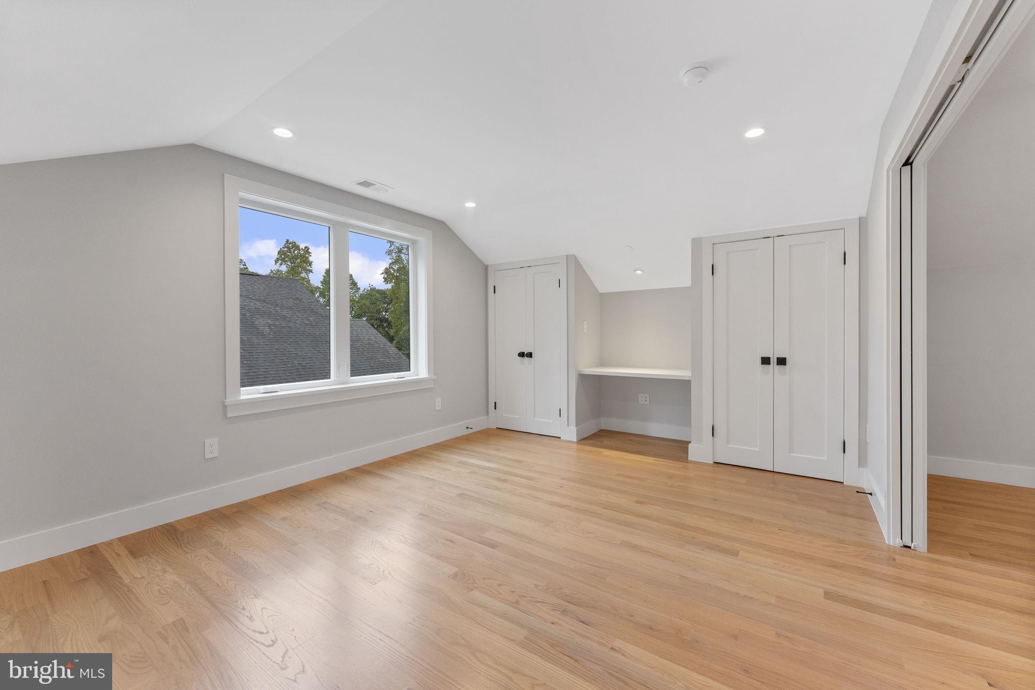 OAKLAND TERRACE - Residential