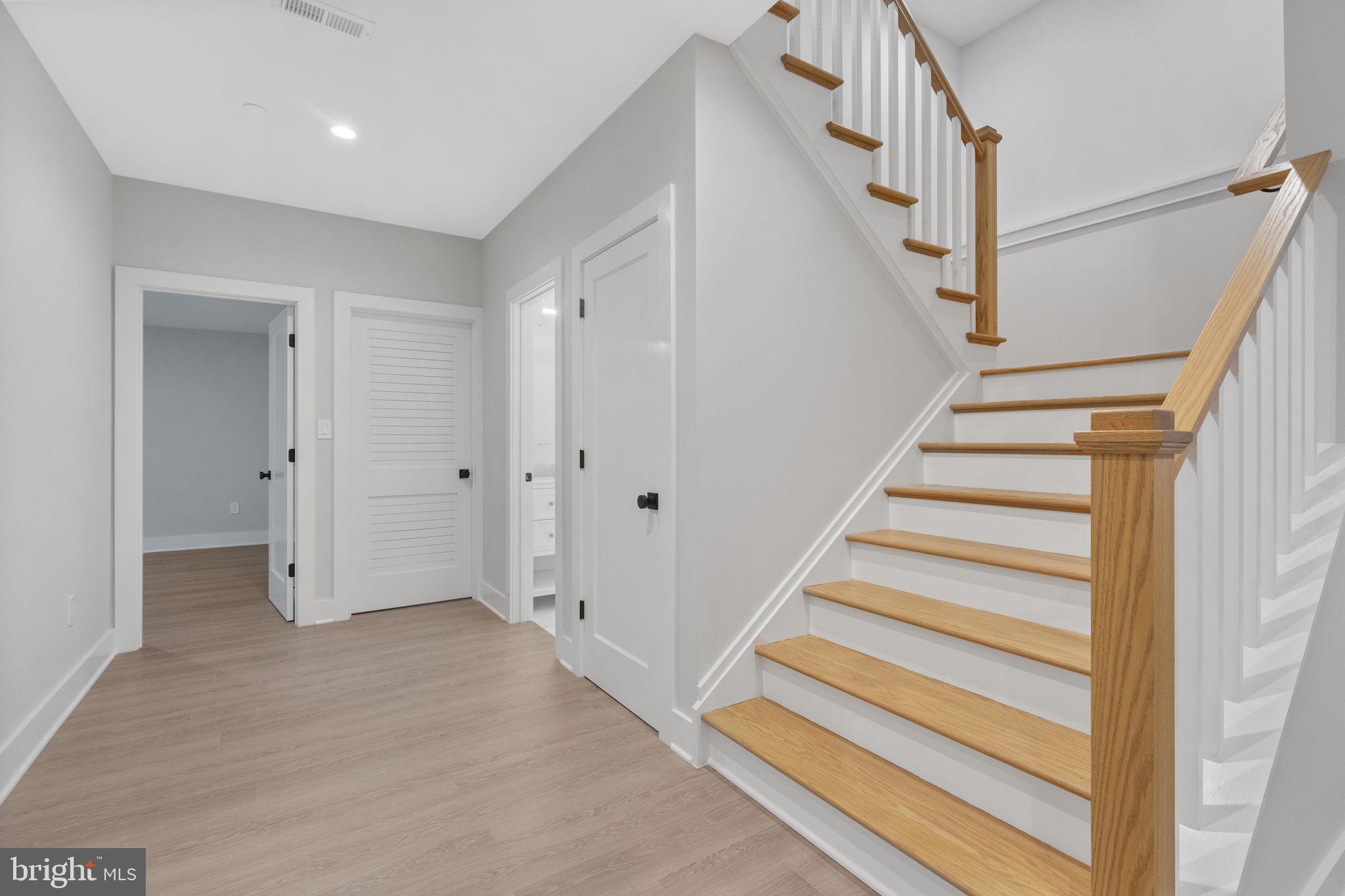 OAKLAND TERRACE - Residential