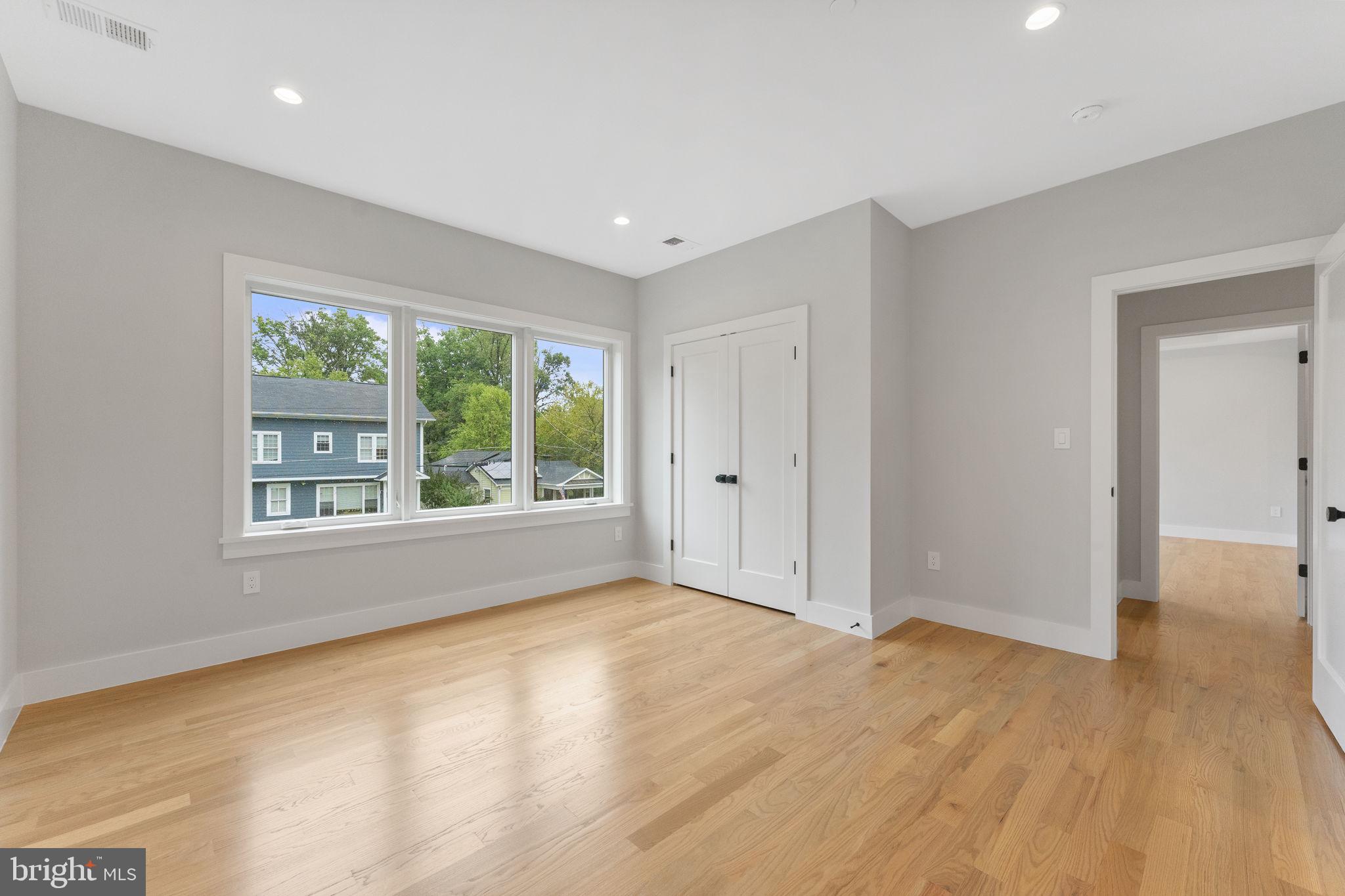 OAKLAND TERRACE - Residential