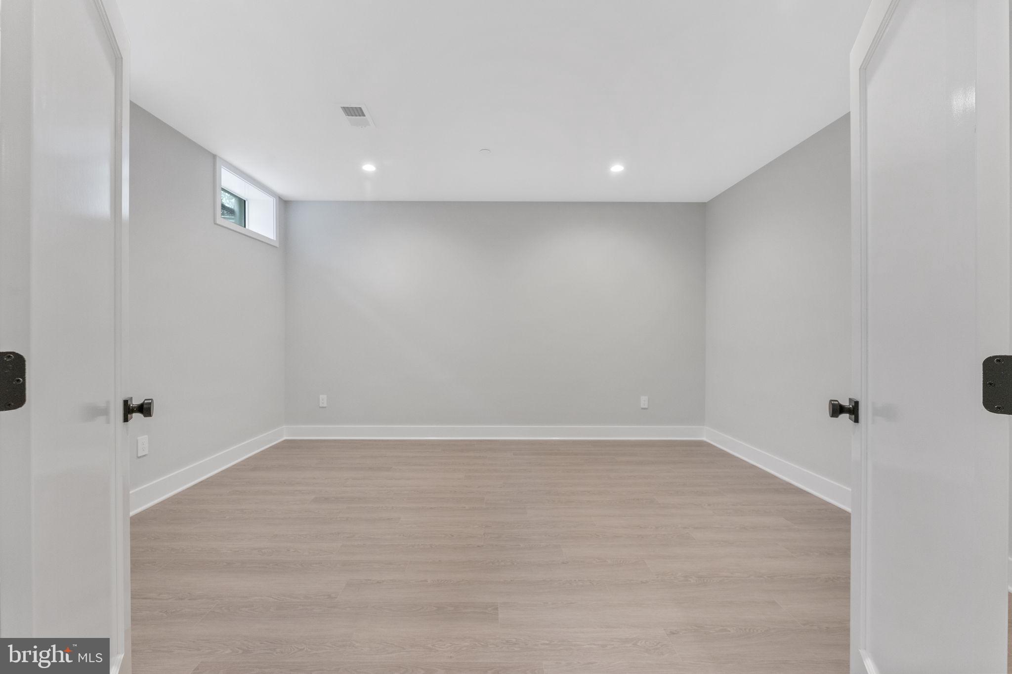 OAKLAND TERRACE - Residential