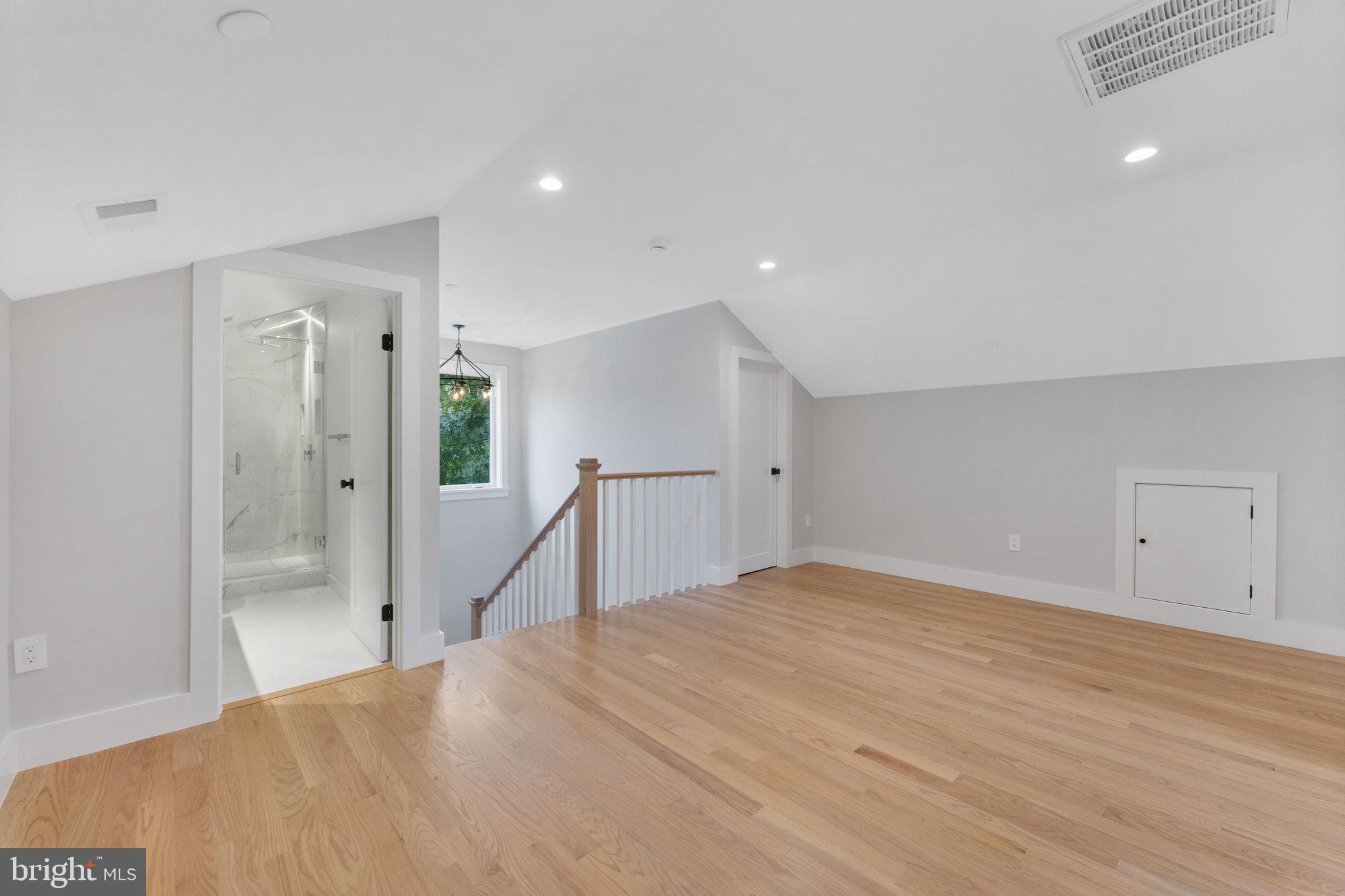 OAKLAND TERRACE - Residential