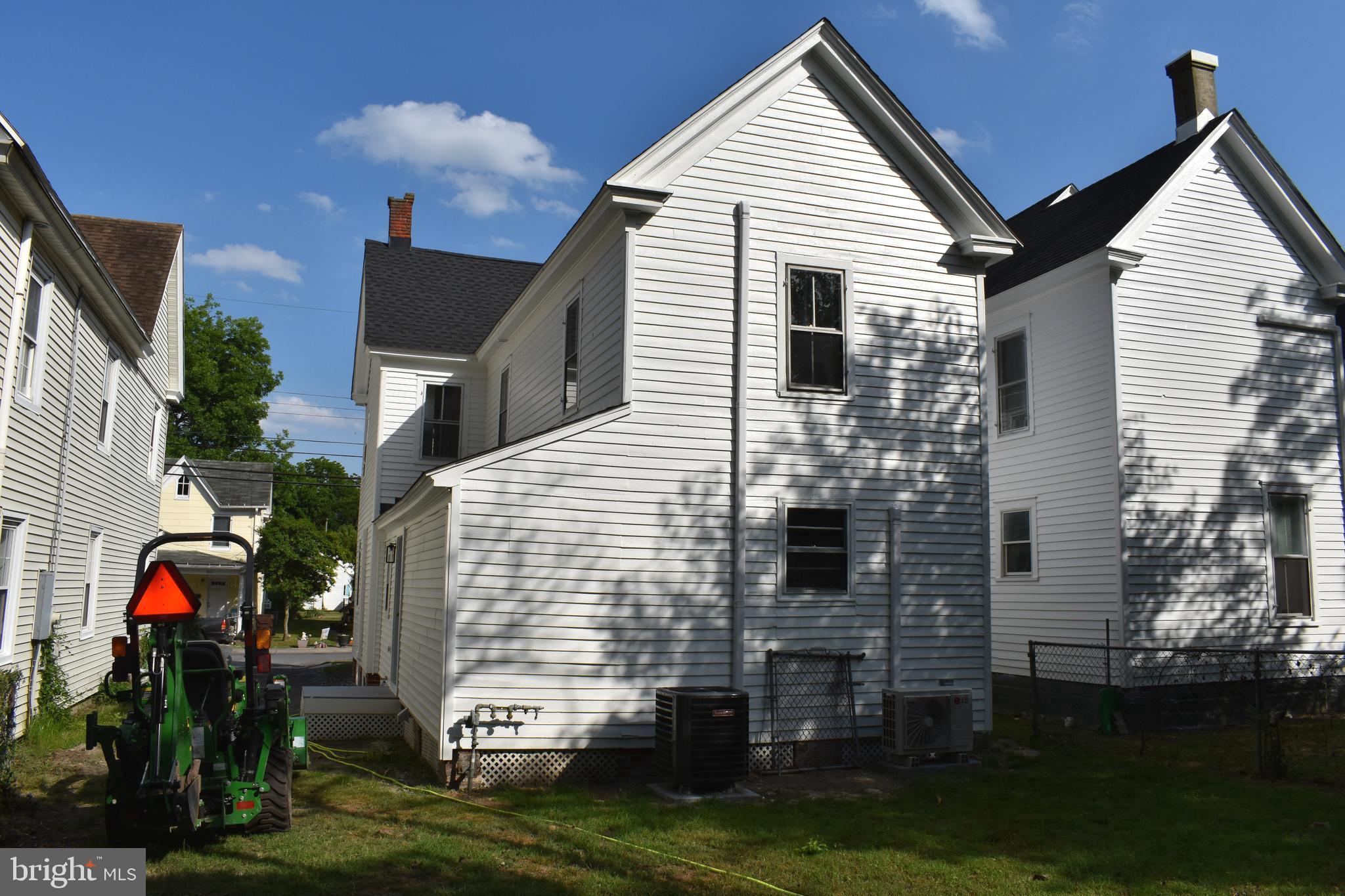 207 WILLIS STREET