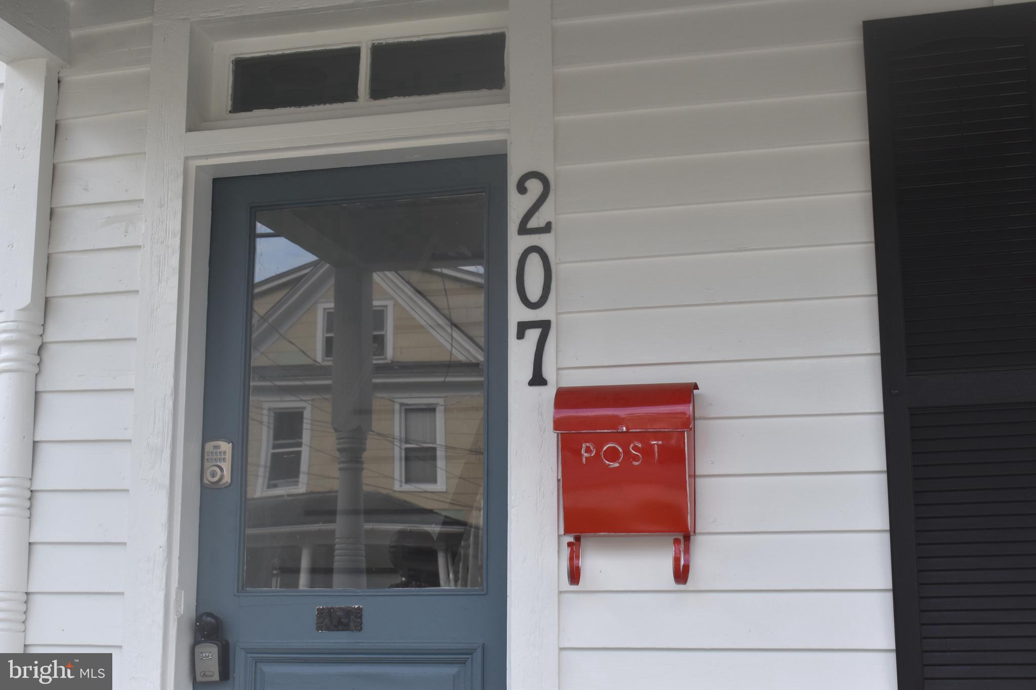 207 WILLIS STREET