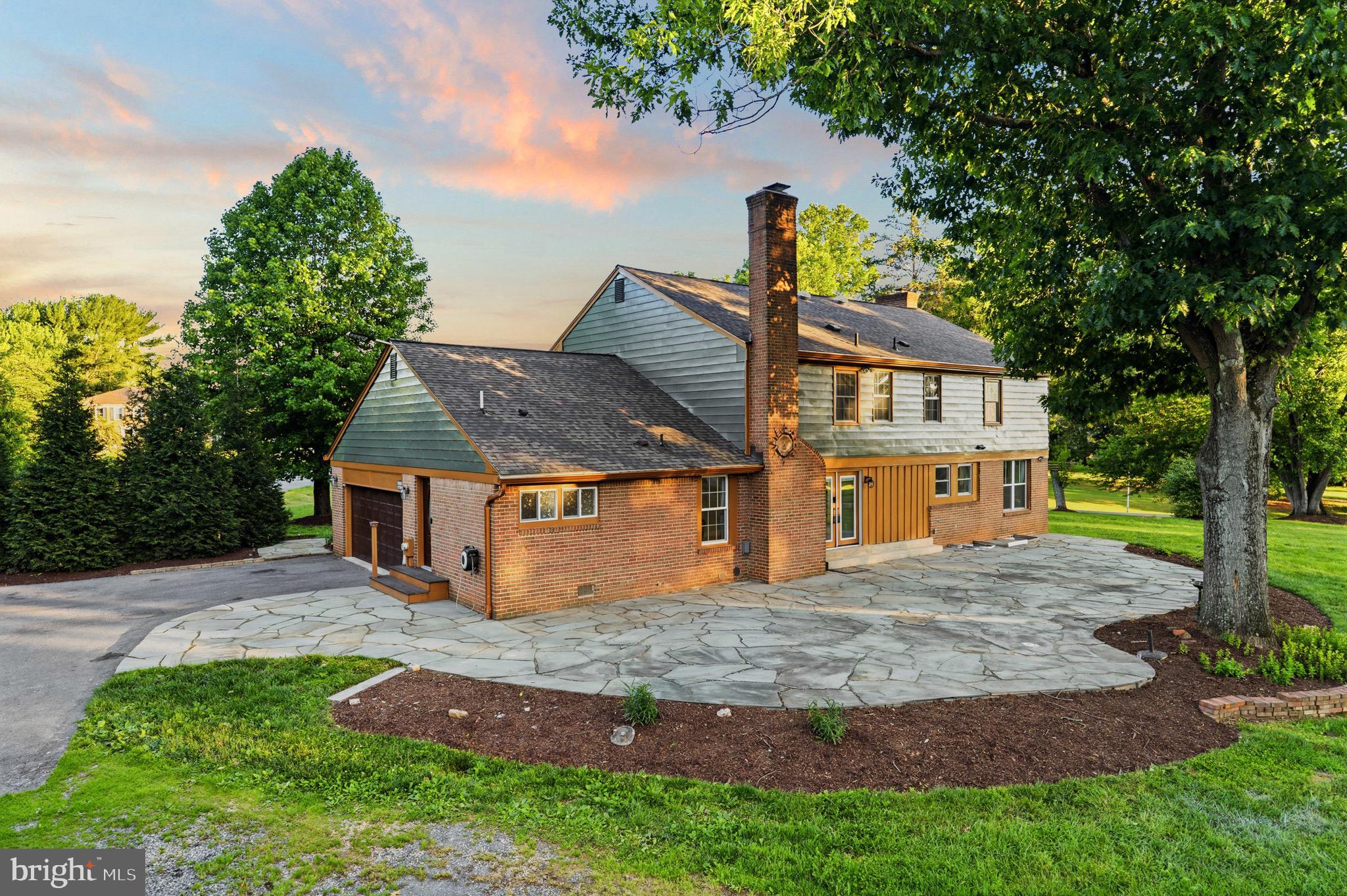 8701 LOCHAVEN DRIVE
