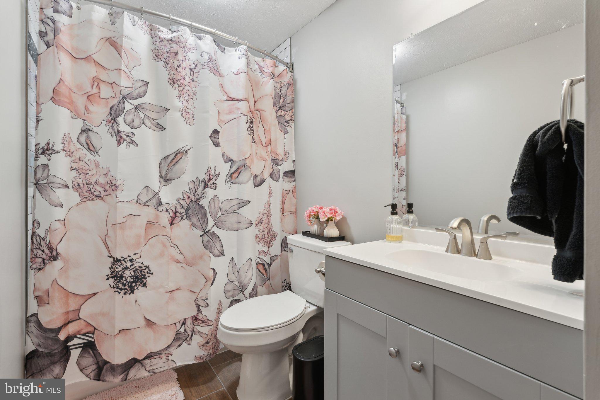 CONSTANT FRIENDSHIP - Residential